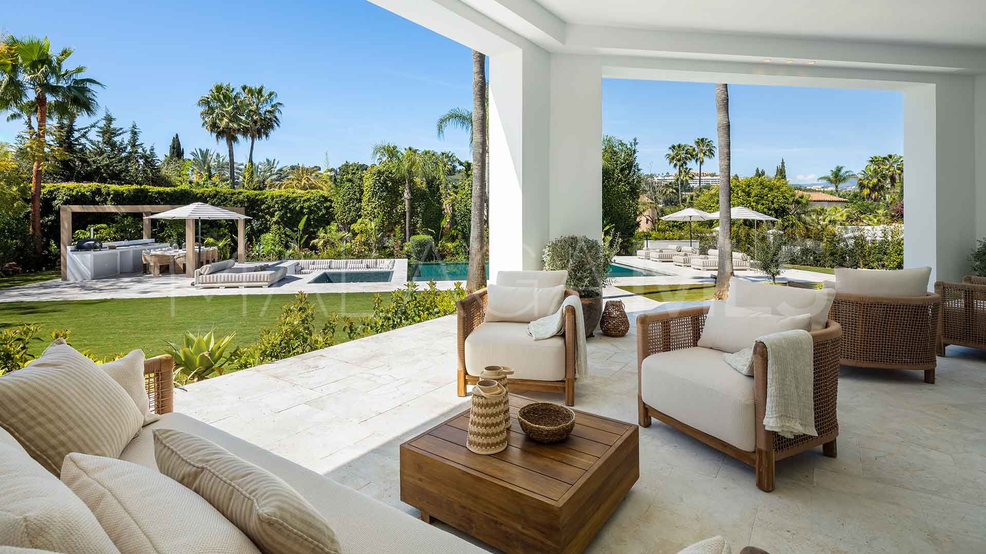 Villa for sale in Nueva Andalucia
