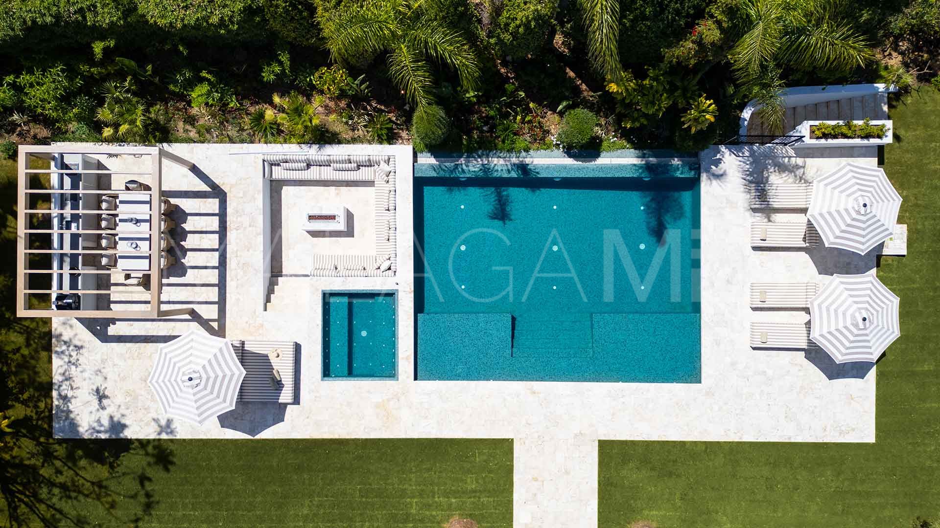Villa for sale in Nueva Andalucia
