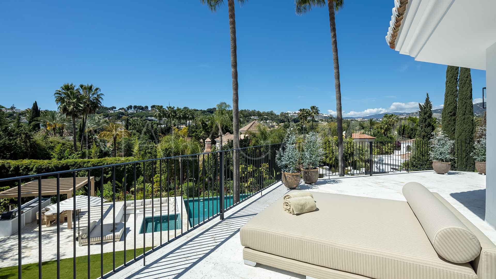 Villa for sale in Nueva Andalucia