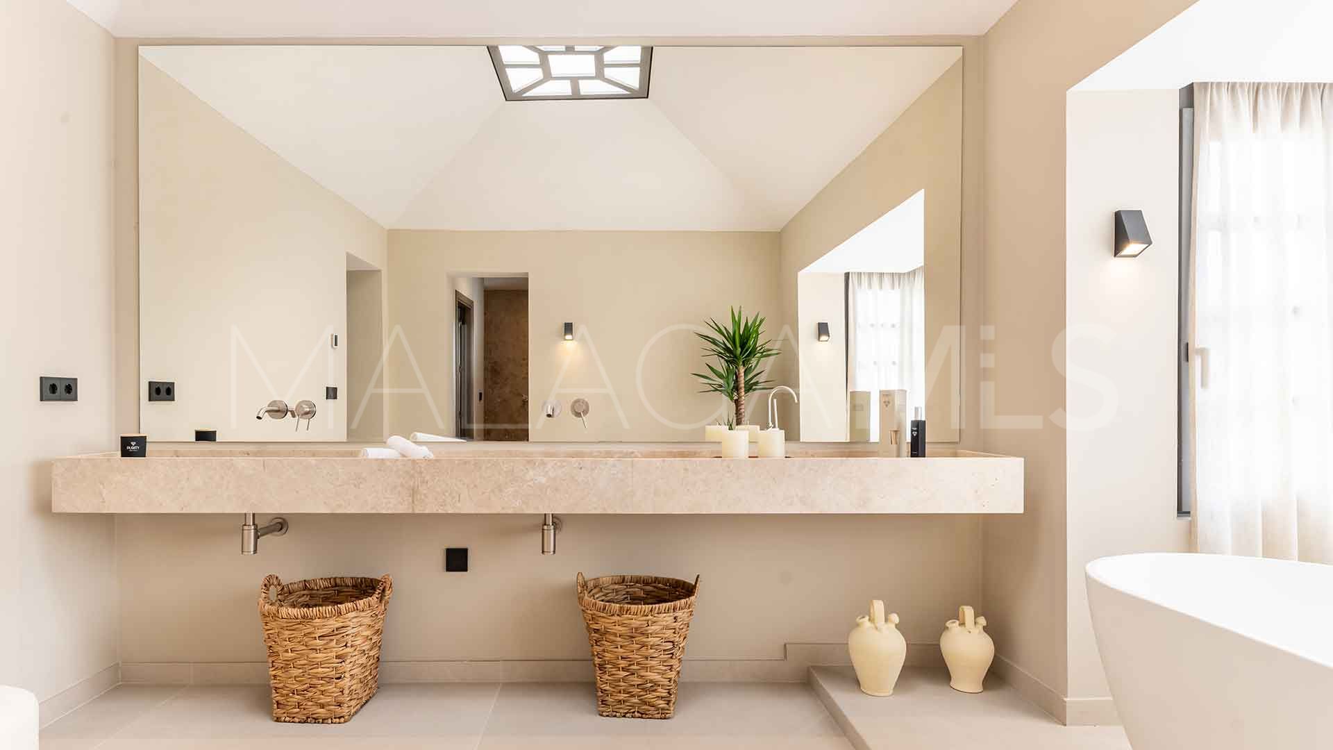 For sale Atalaya Golf villa with 5 bedrooms