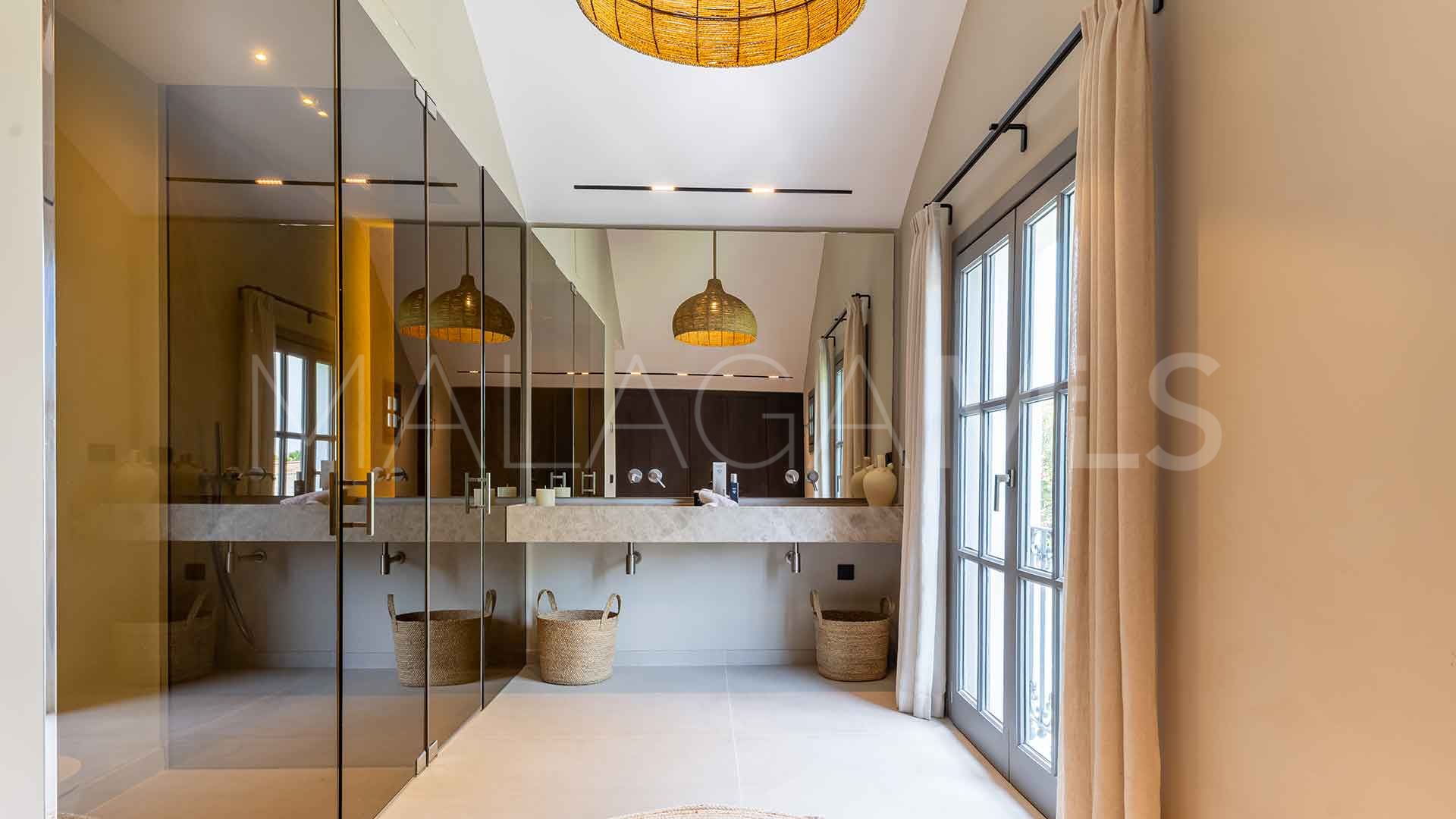 For sale Atalaya Golf villa with 5 bedrooms