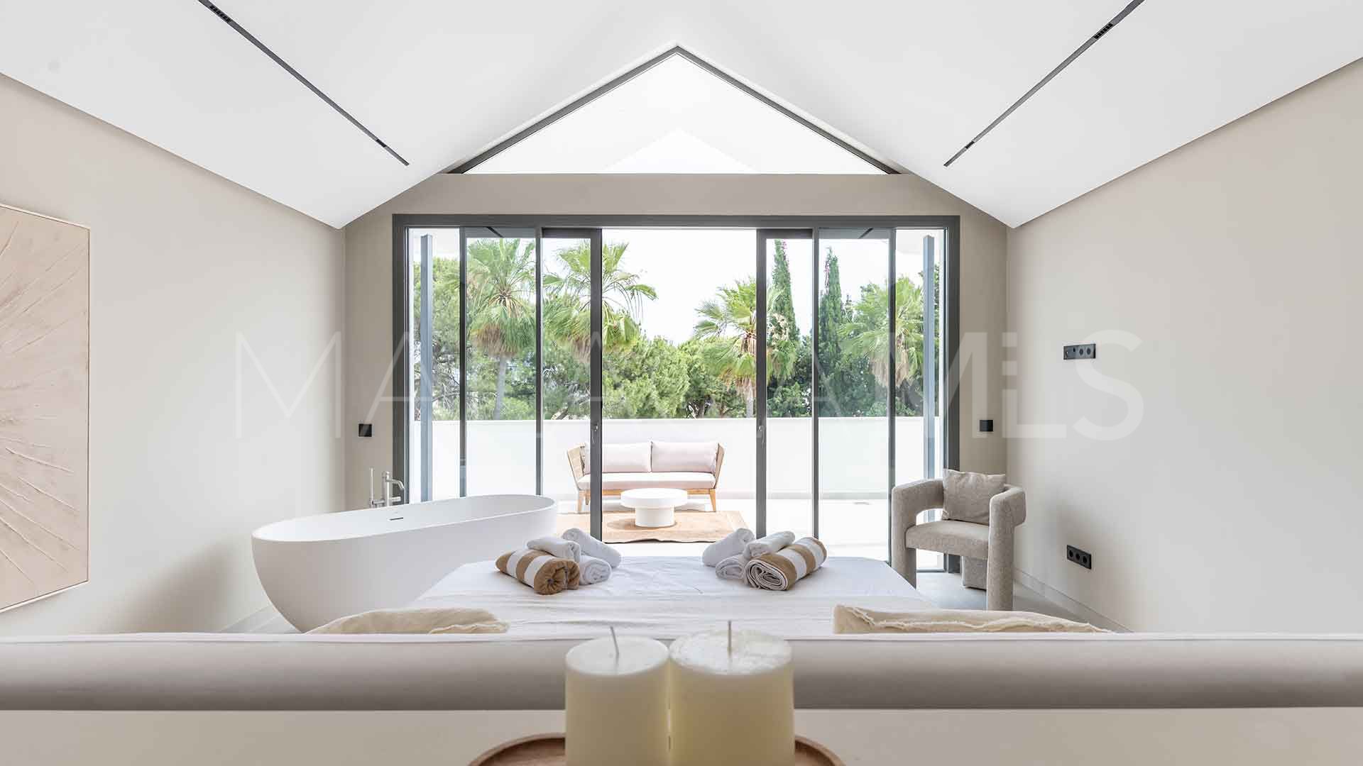 For sale Atalaya Golf villa with 5 bedrooms