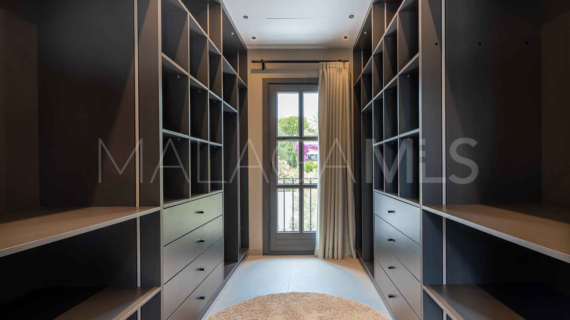 For sale Atalaya Golf villa with 5 bedrooms