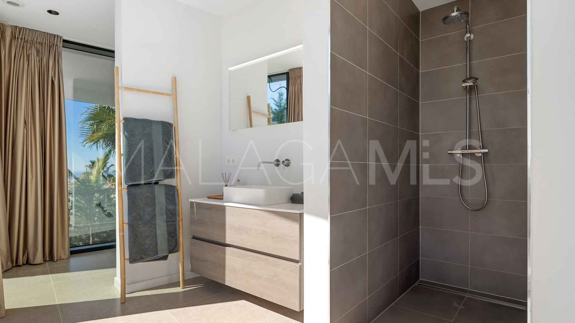 Villa for sale in La Alqueria with 5 bedrooms