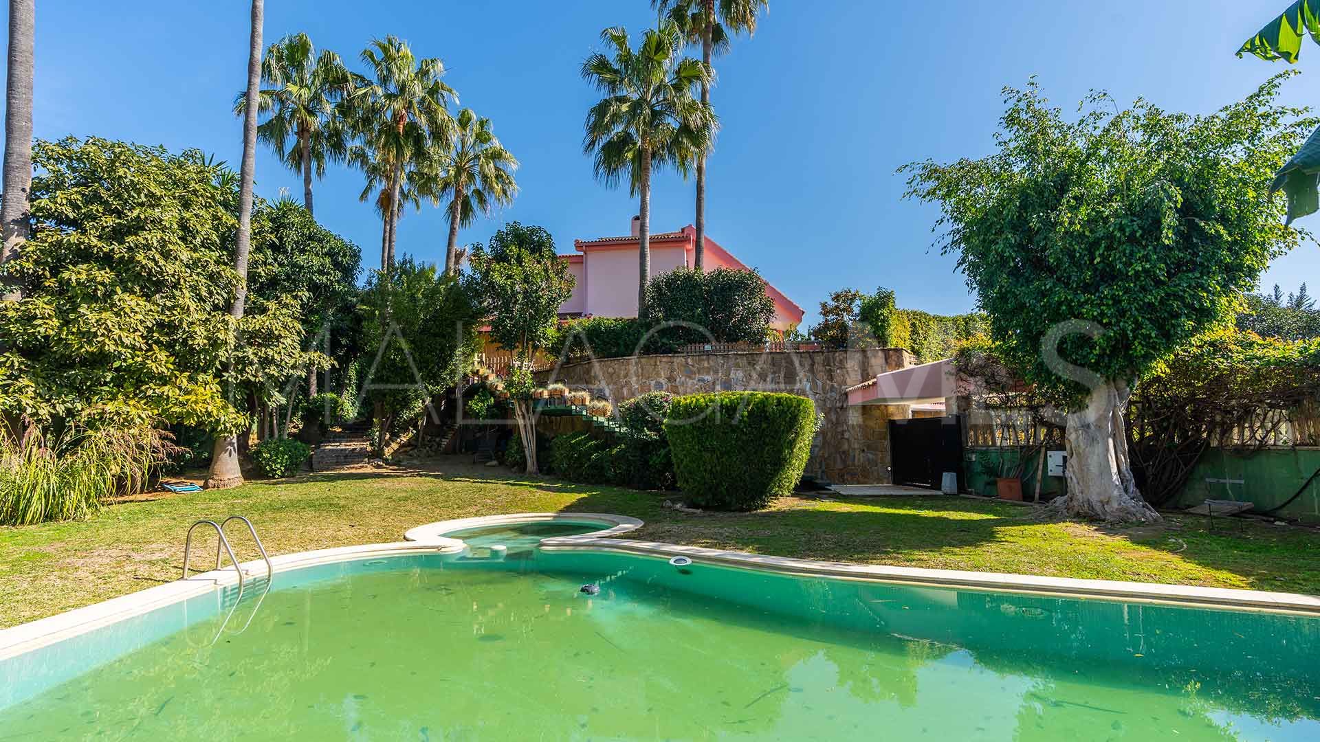 Buy 5 bedrooms villa in Huerta Belón