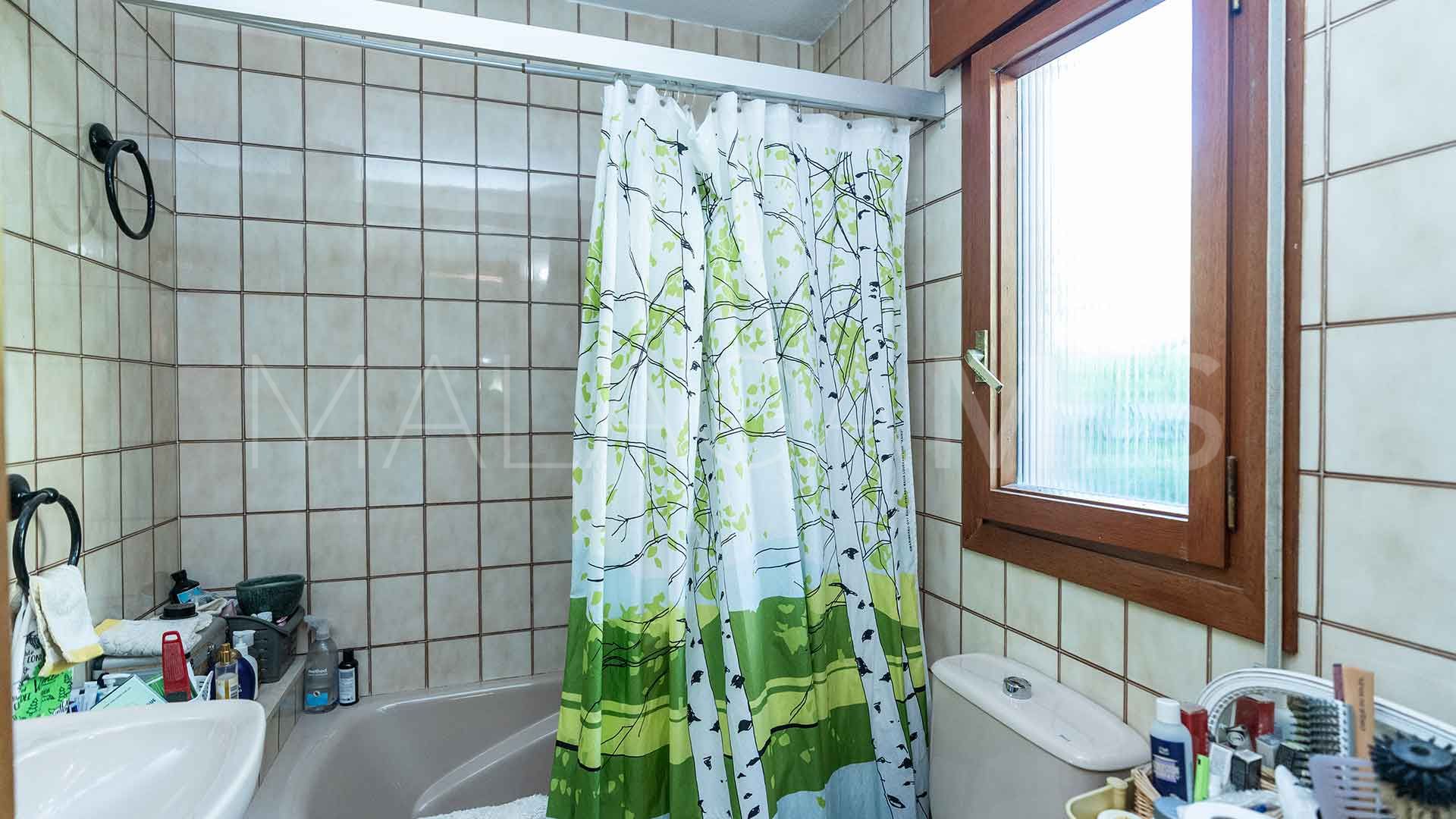 Buy 5 bedrooms villa in Huerta Belón