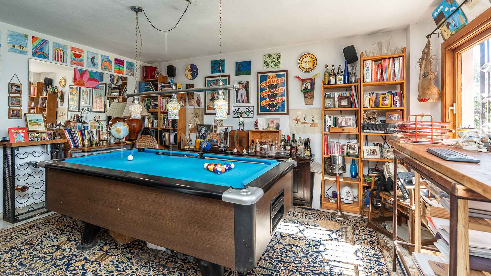 Buy 5 bedrooms villa in Huerta Belón