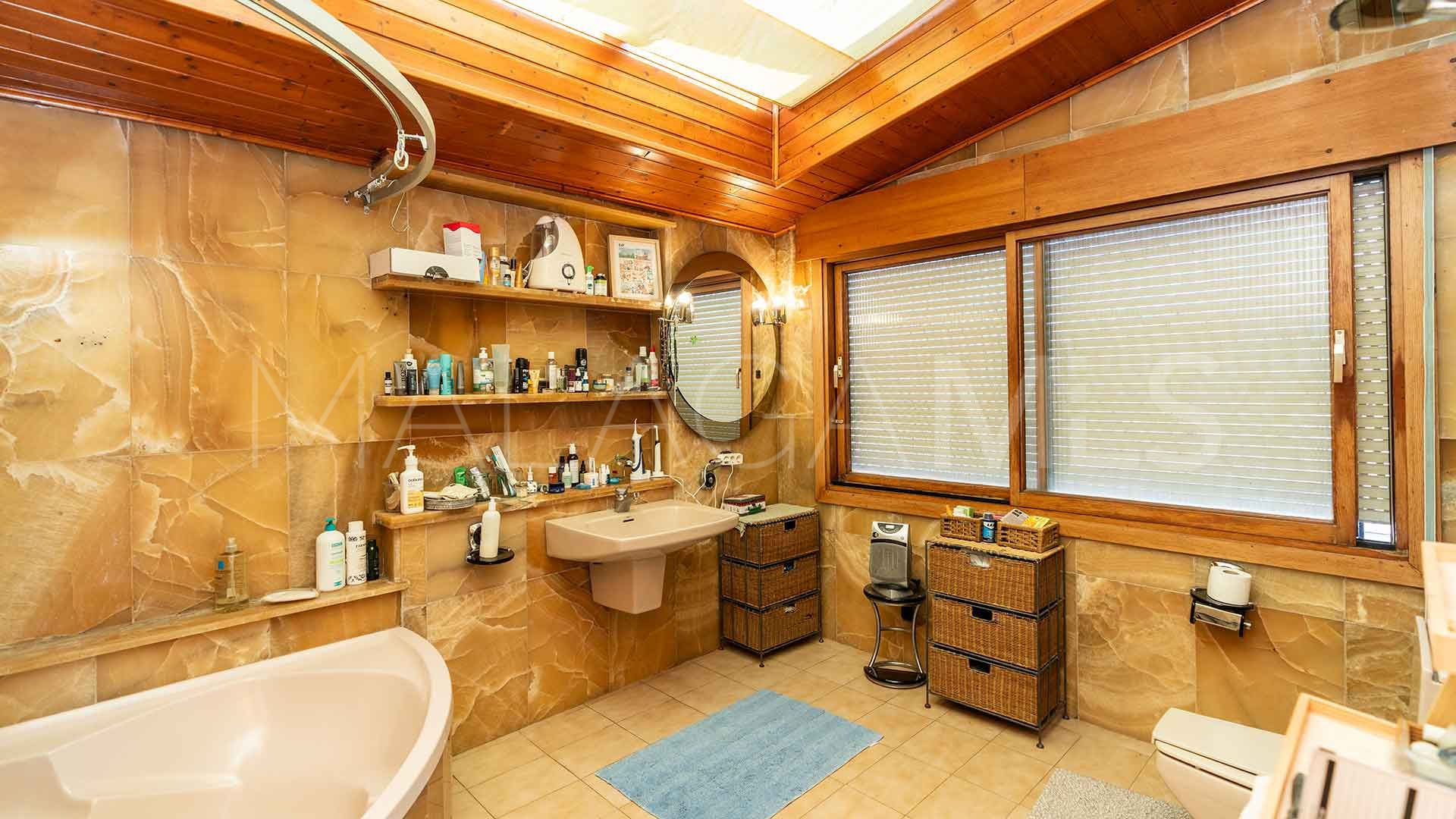 Buy 5 bedrooms villa in Huerta Belón