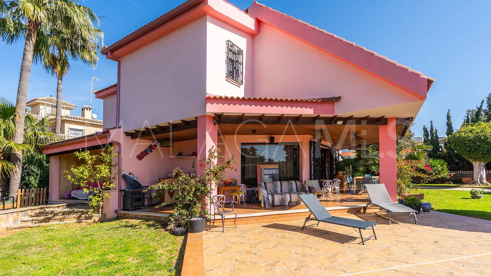Buy 5 bedrooms villa in Huerta Belón