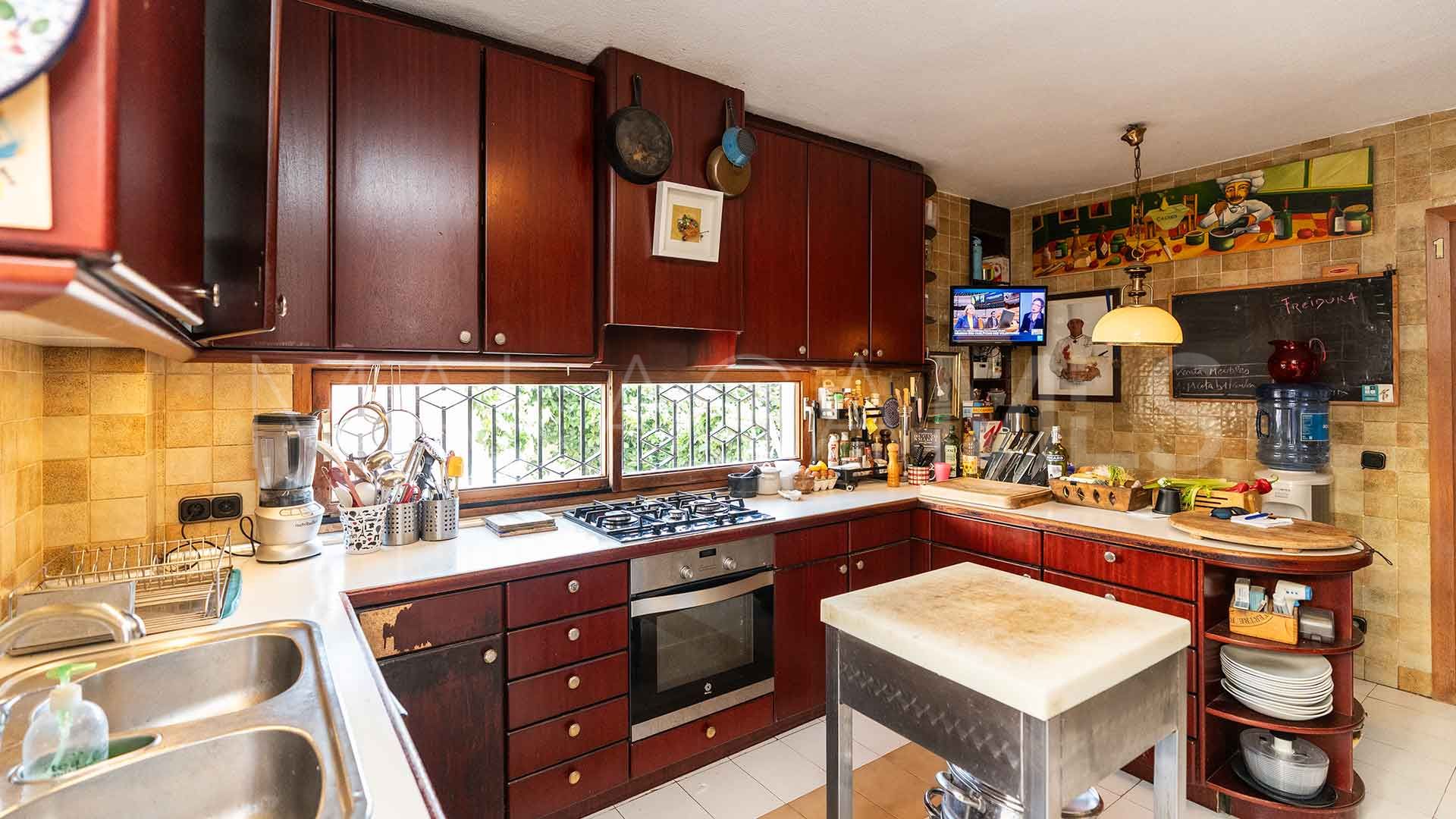 Buy 5 bedrooms villa in Huerta Belón