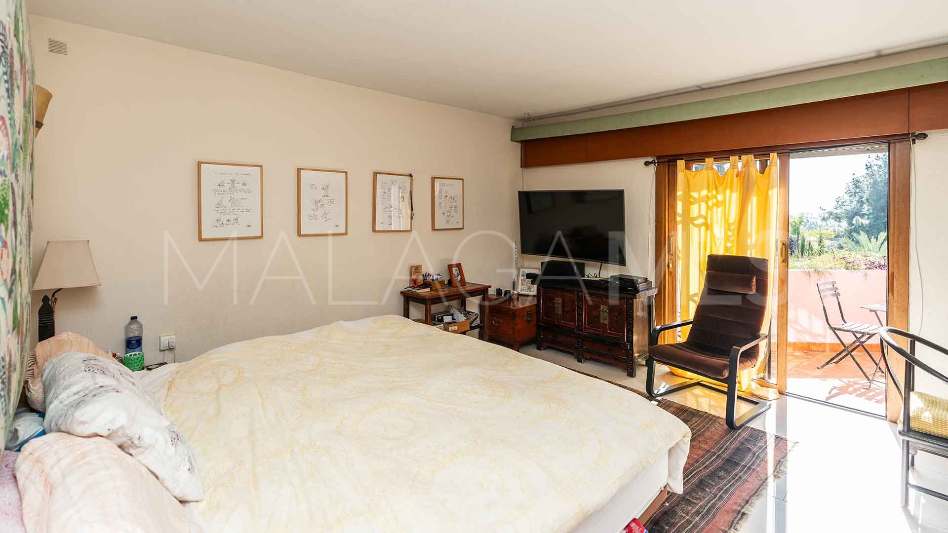 Buy 5 bedrooms villa in Huerta Belón