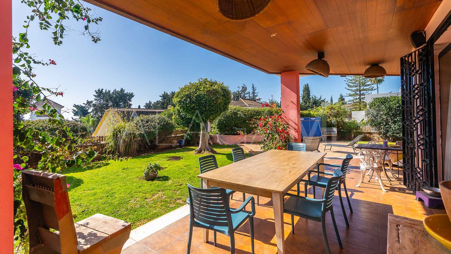 Buy 5 bedrooms villa in Huerta Belón