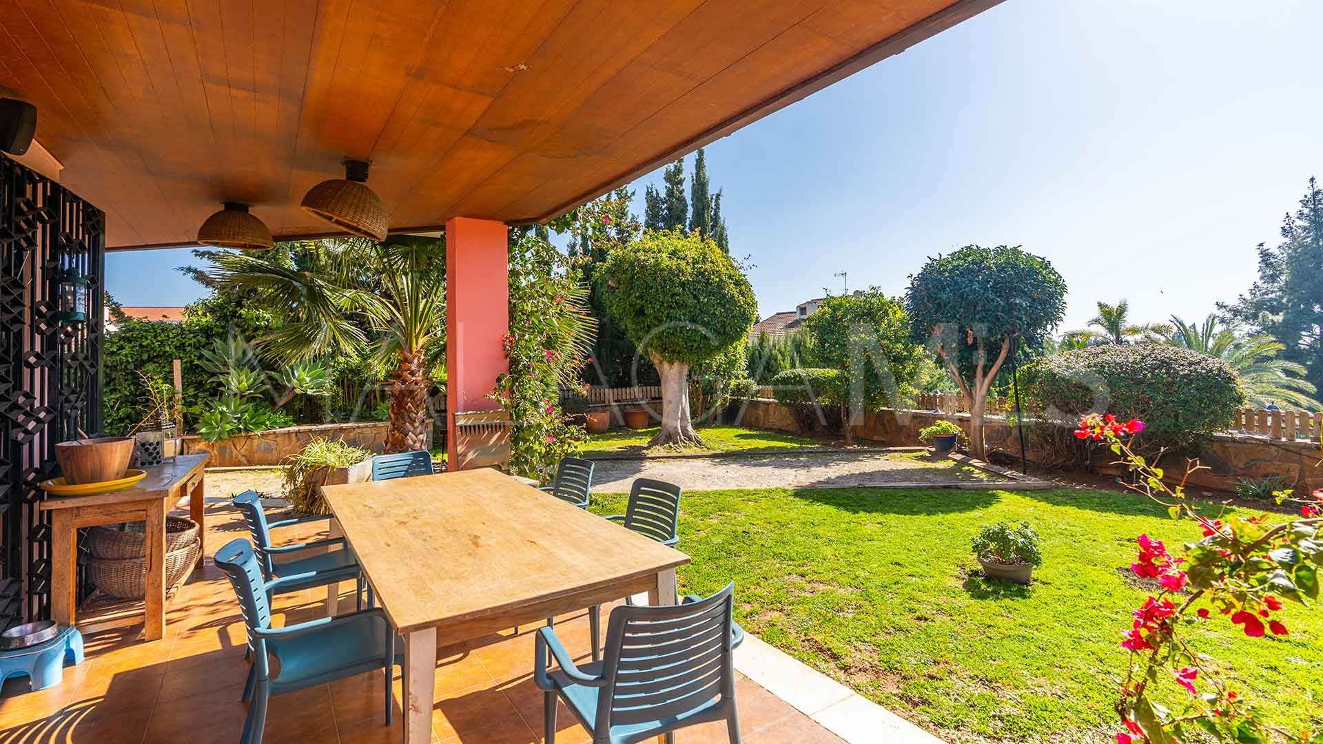 Buy 5 bedrooms villa in Huerta Belón