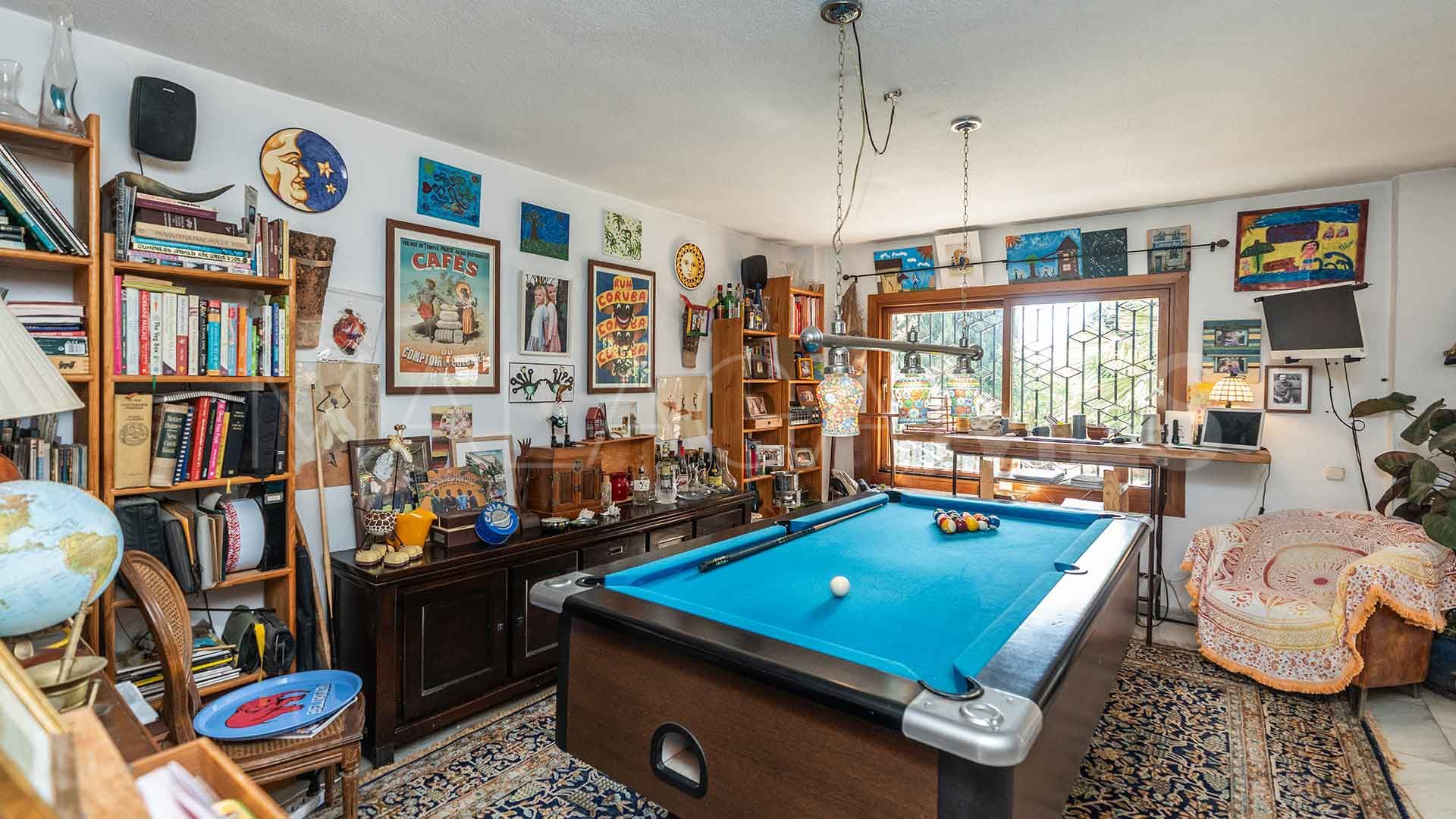 Buy 5 bedrooms villa in Huerta Belón