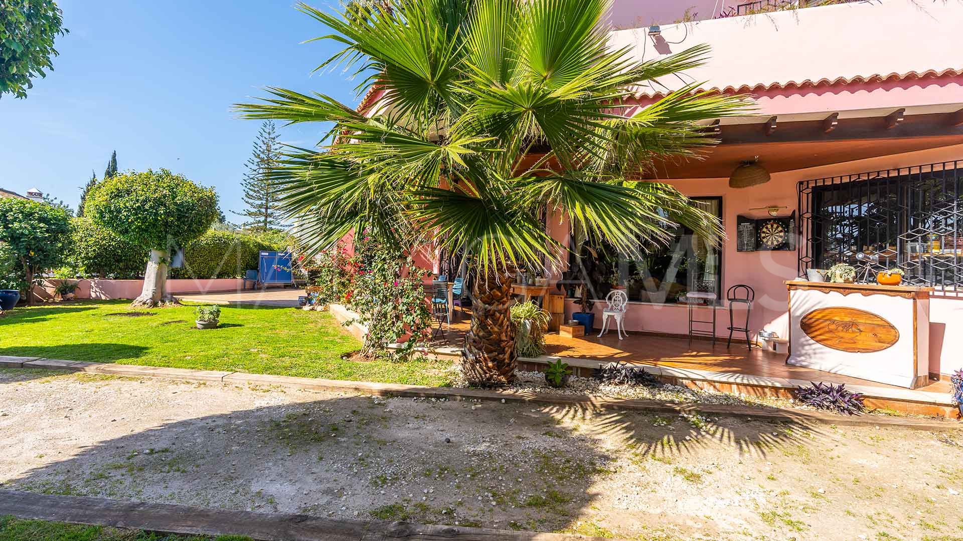 Buy 5 bedrooms villa in Huerta Belón