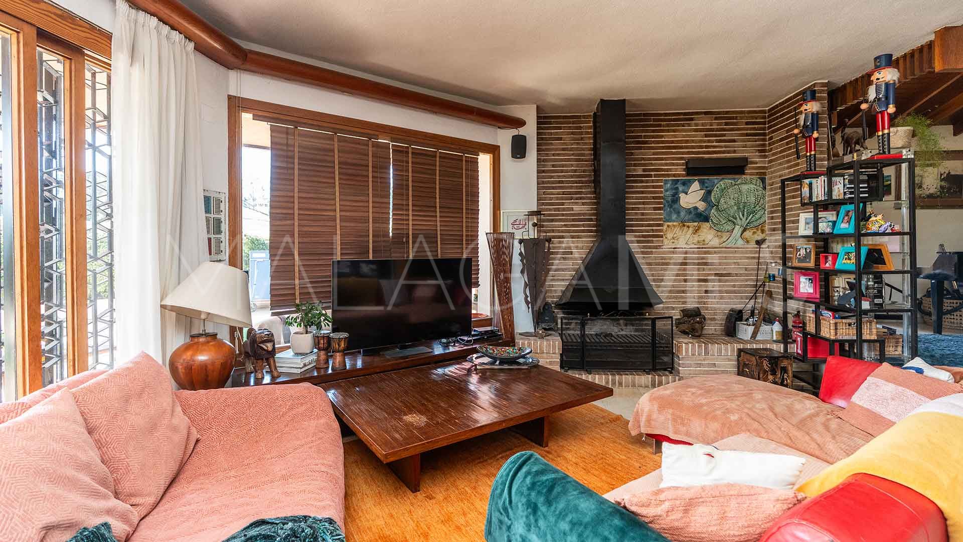 Buy 5 bedrooms villa in Huerta Belón