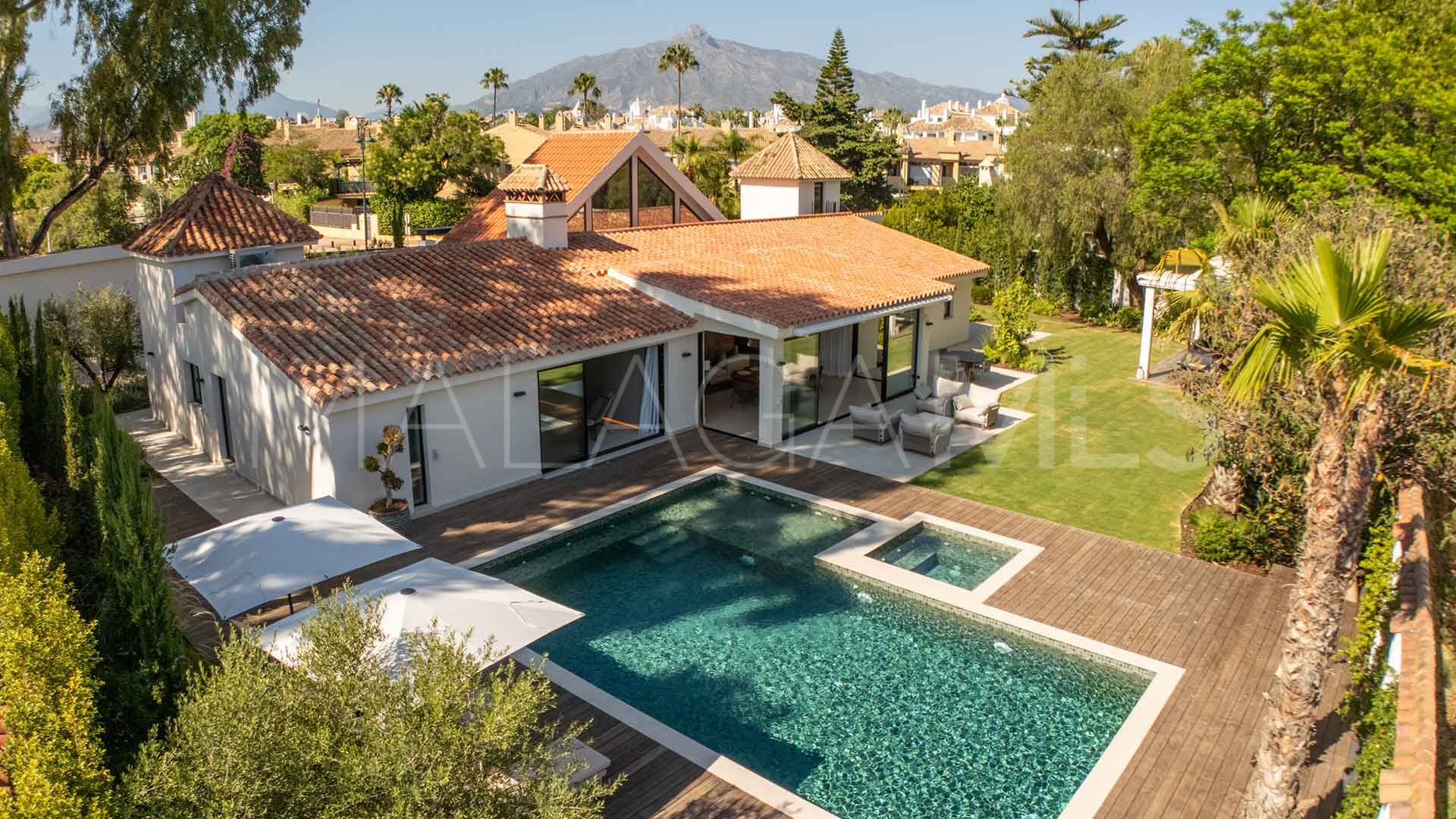 Villa for sale in Marbella - Puerto Banus