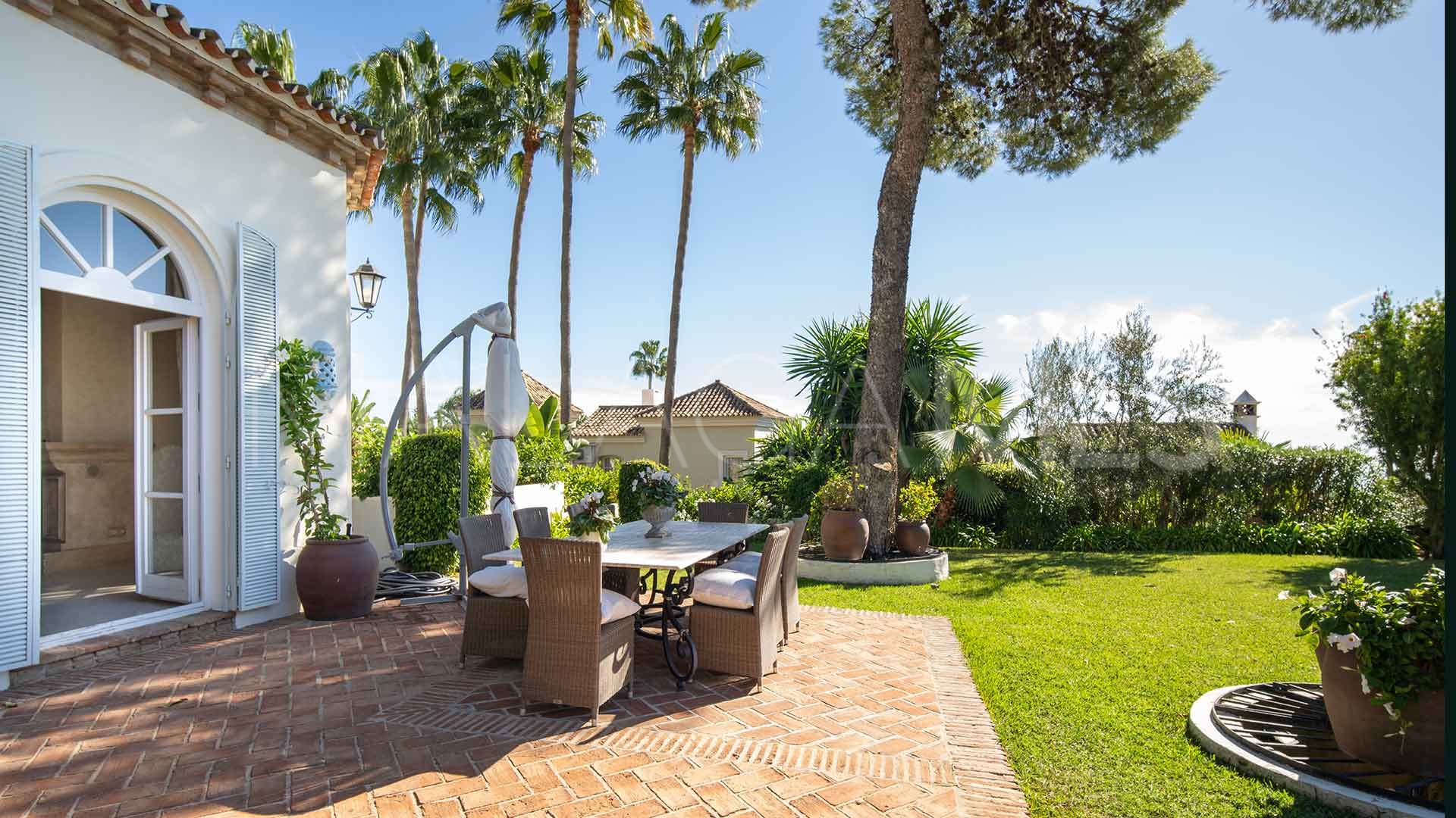 Villa for sale in Altos Reales