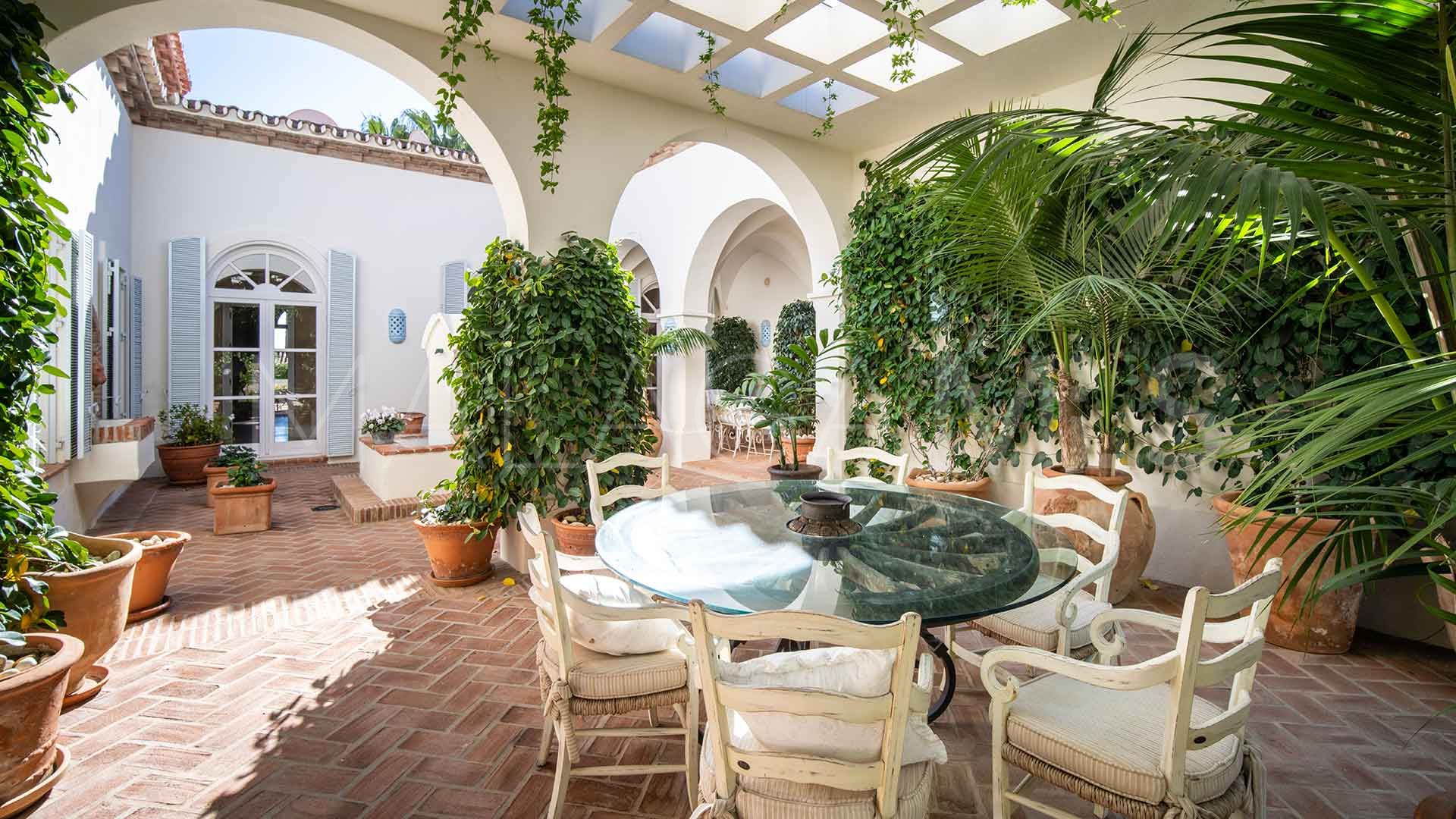 Villa for sale in Altos Reales