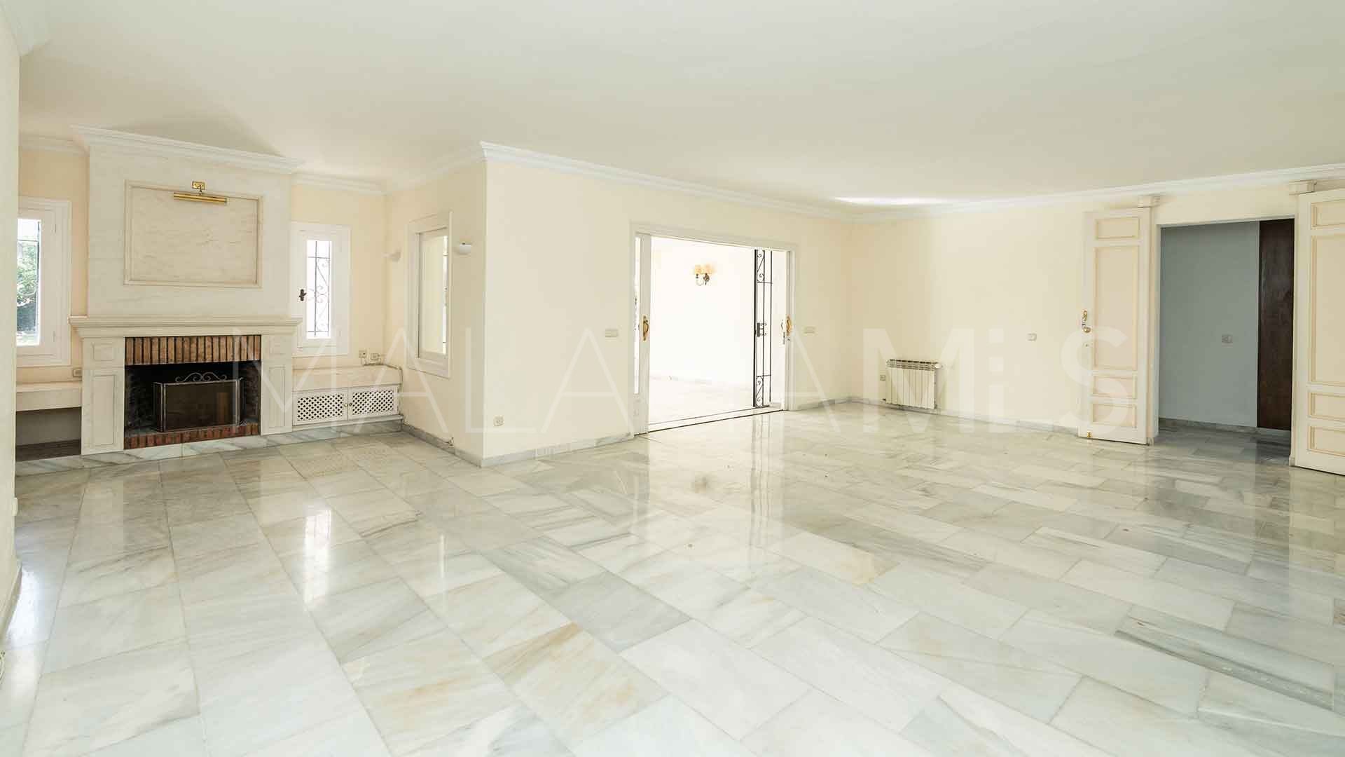 Villa for sale in El Paraiso Playa