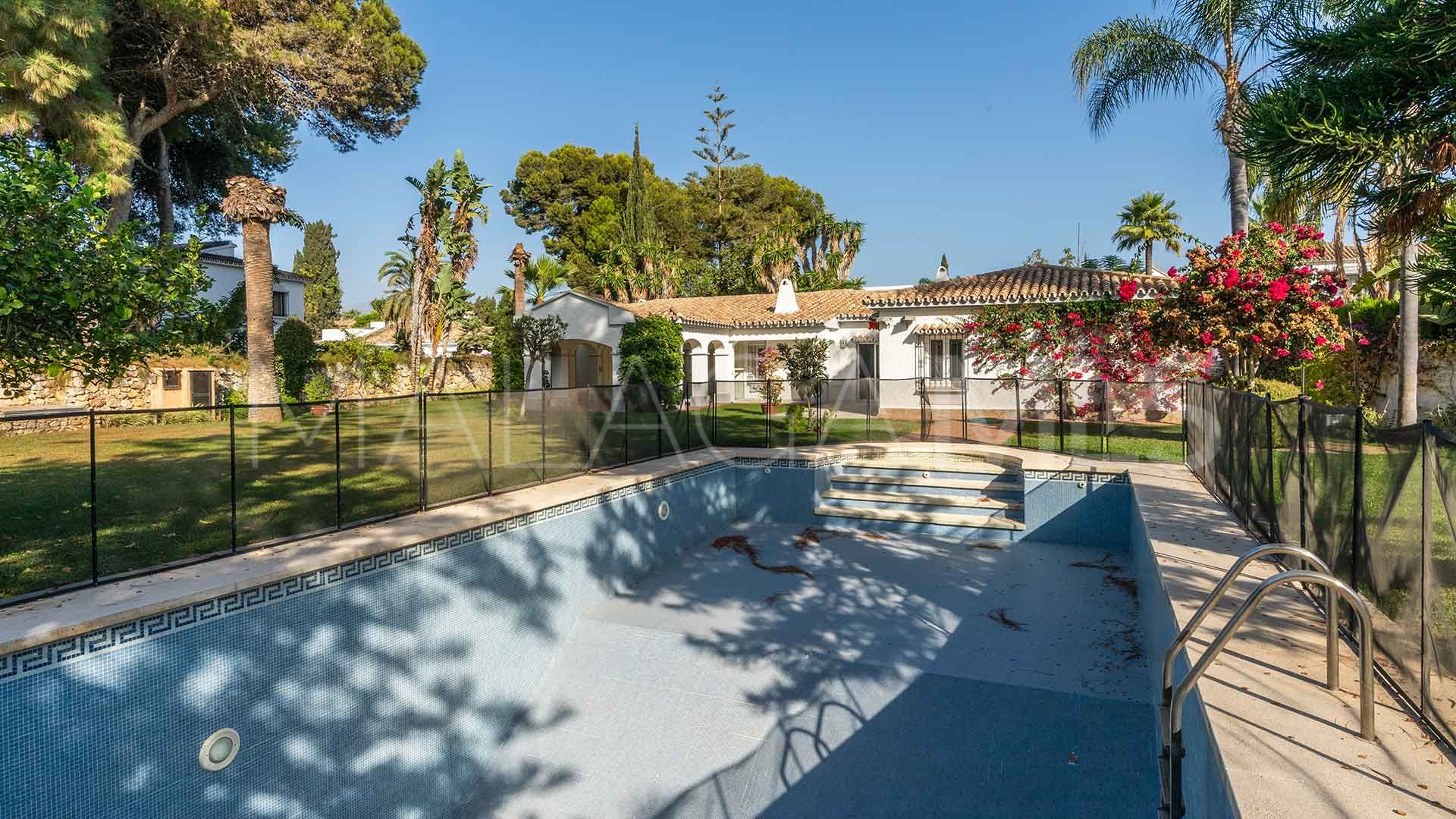 Villa for sale in El Paraiso Playa