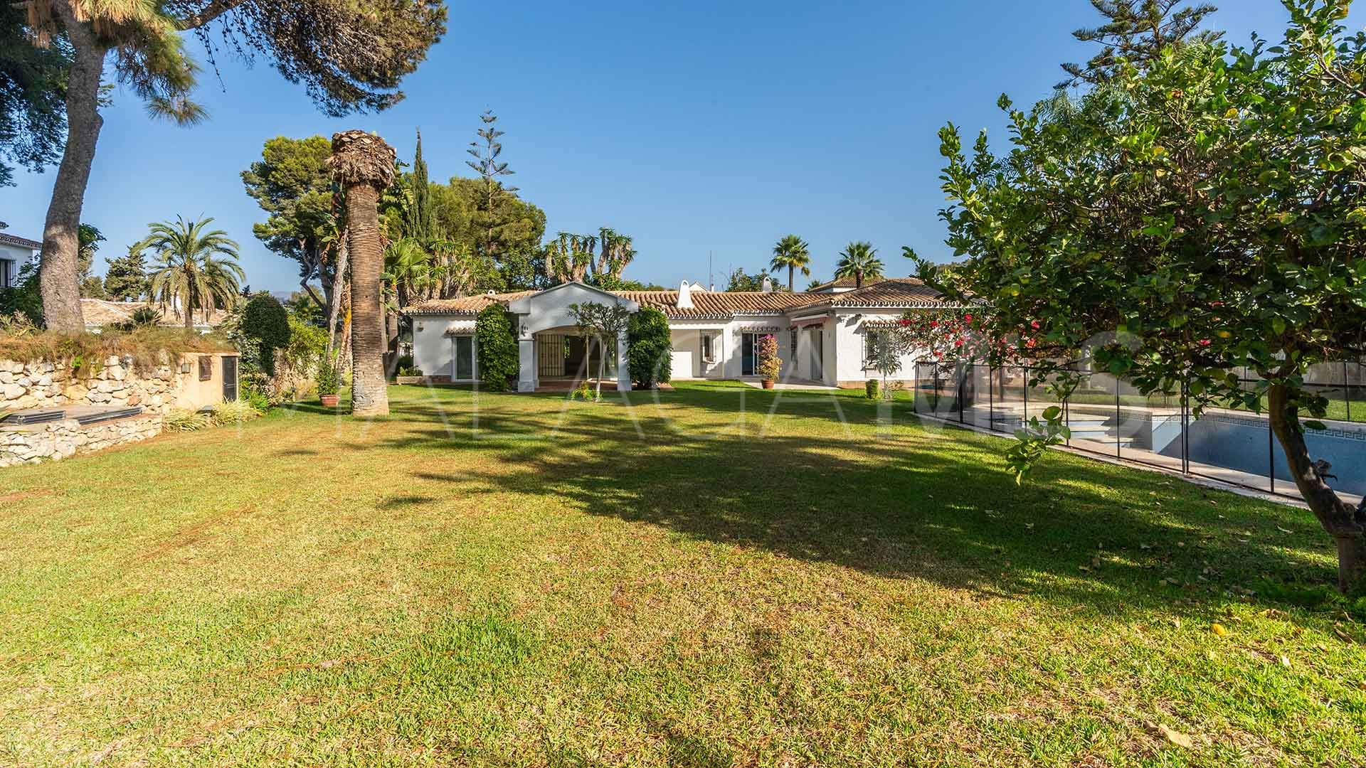 Villa for sale in El Paraiso Playa