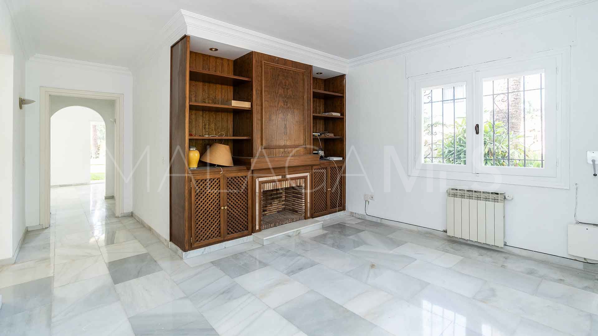 Villa for sale in El Paraiso Playa