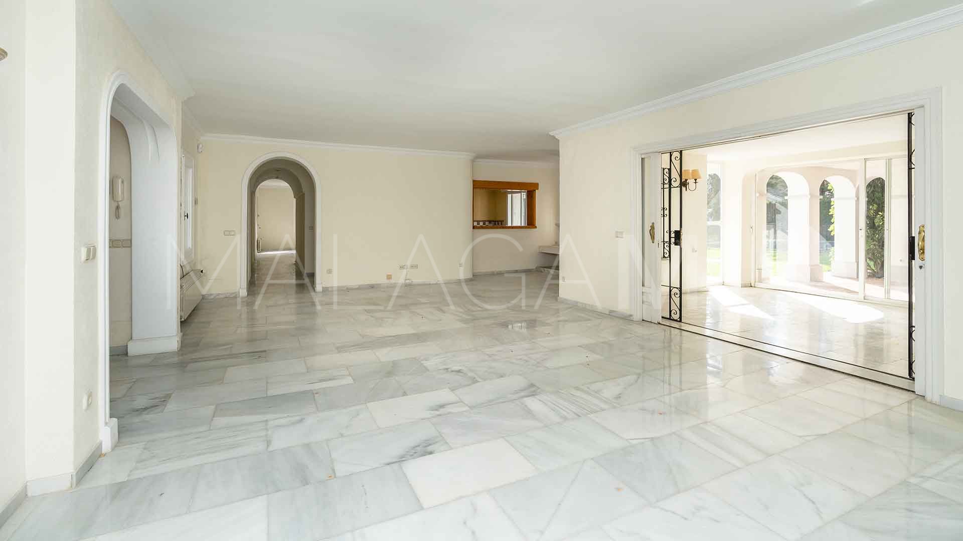 Villa for sale in El Paraiso Playa