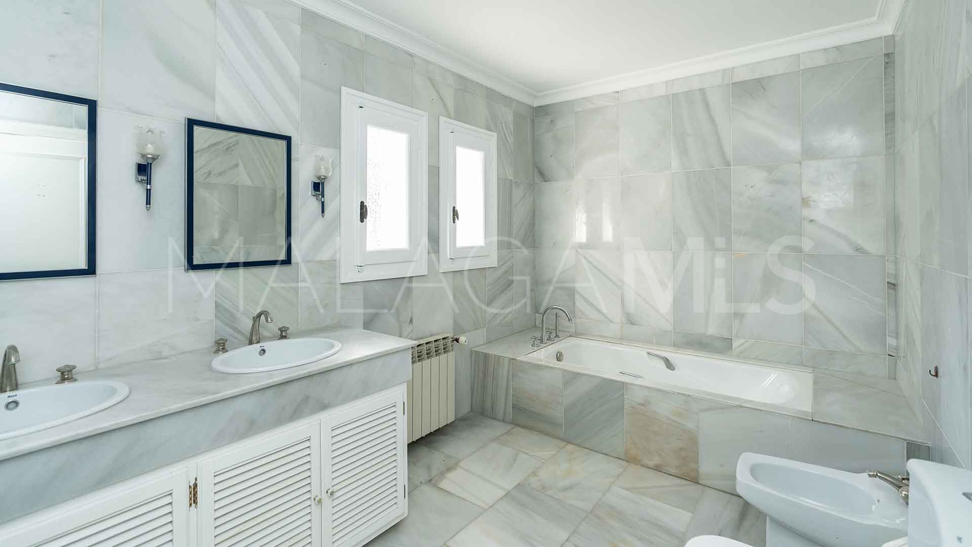 Villa for sale in El Paraiso Playa