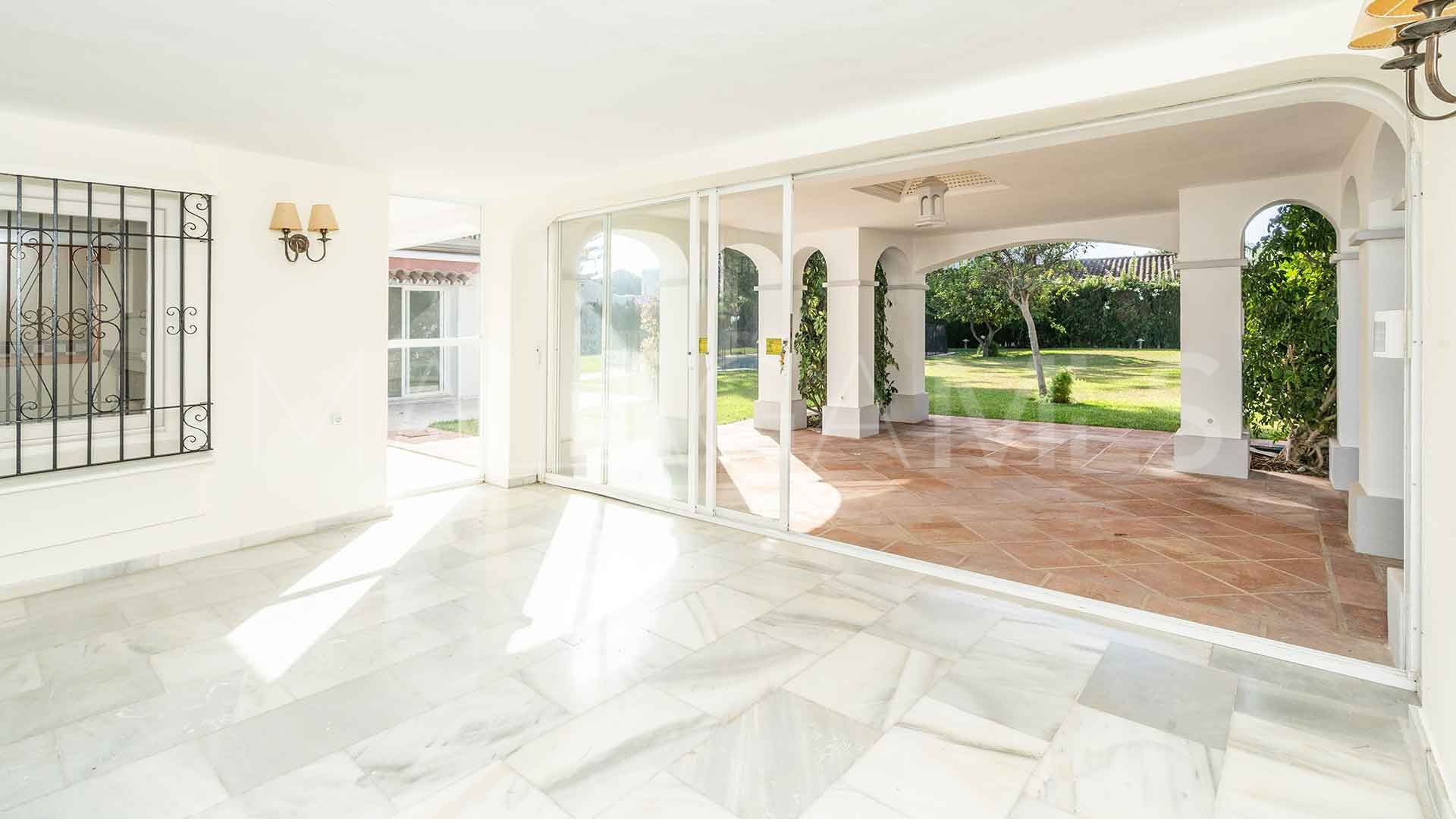 Villa for sale in El Paraiso Playa