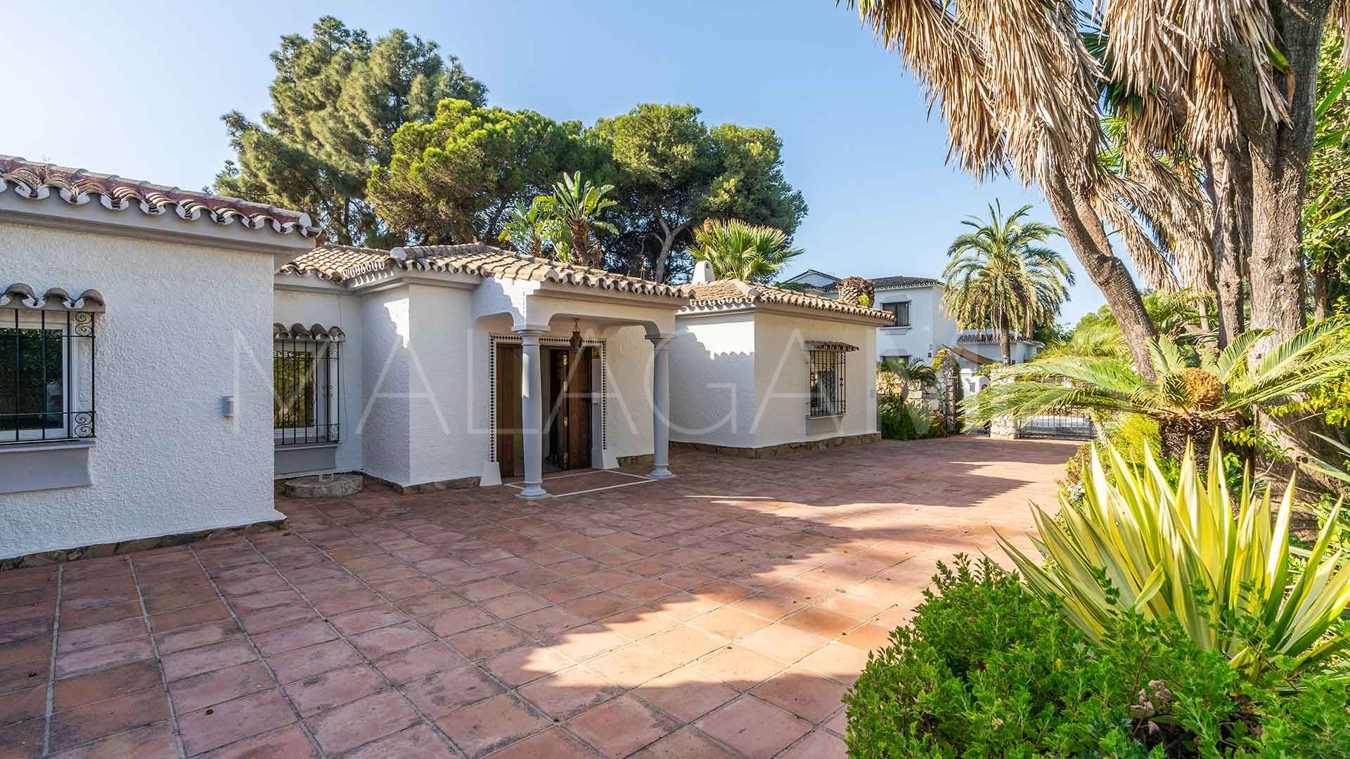 Villa for sale in El Paraiso Playa