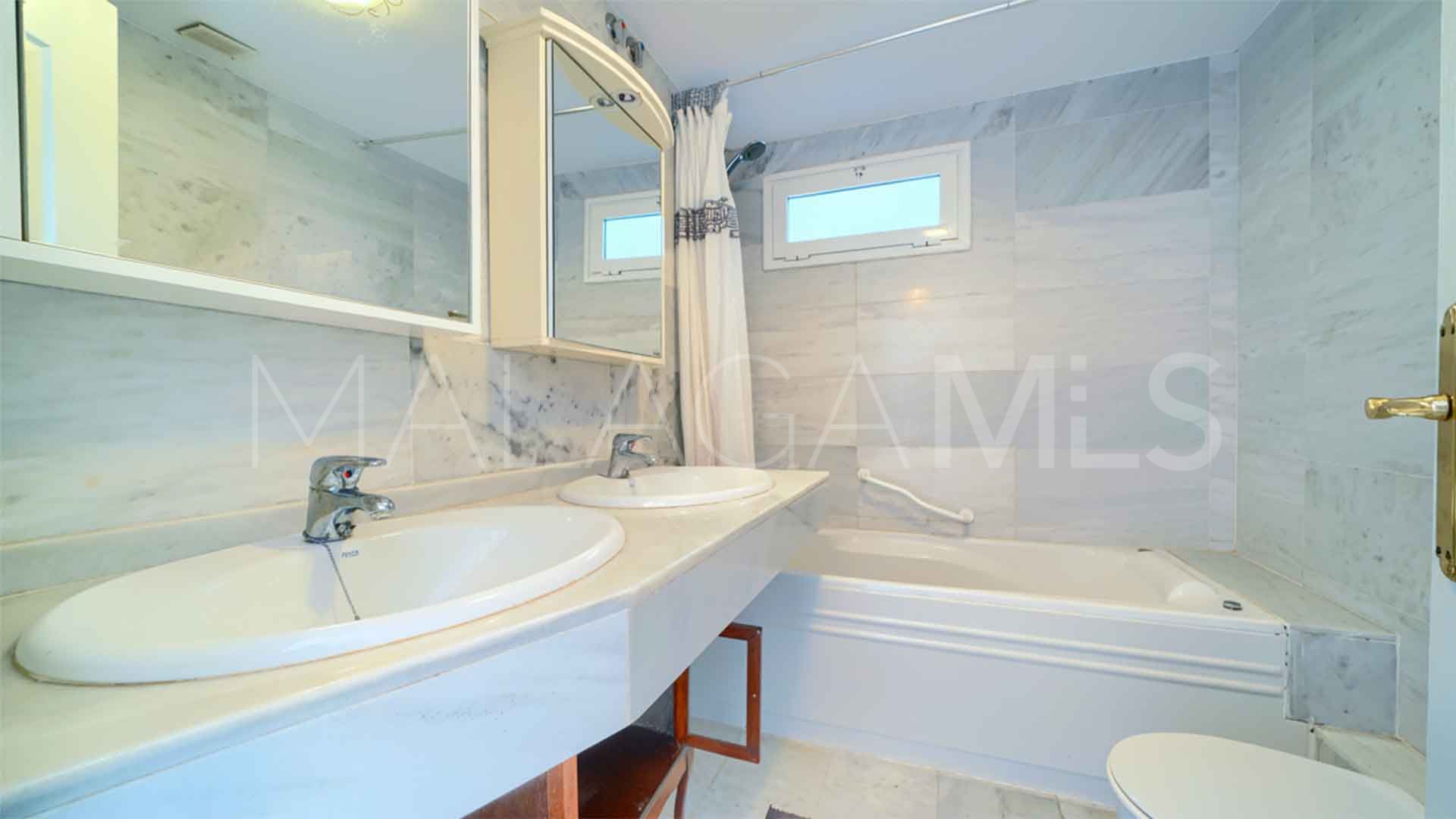 Nagüeles, adosado for sale with 4 bedrooms