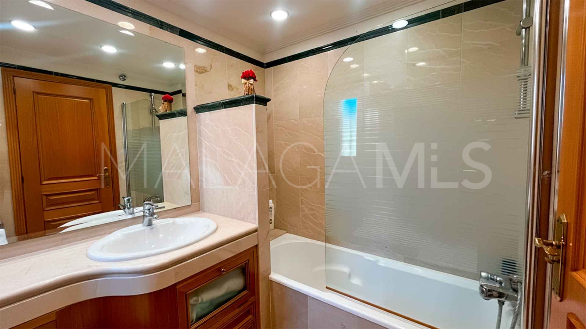 Parhus for sale in Santa Clara