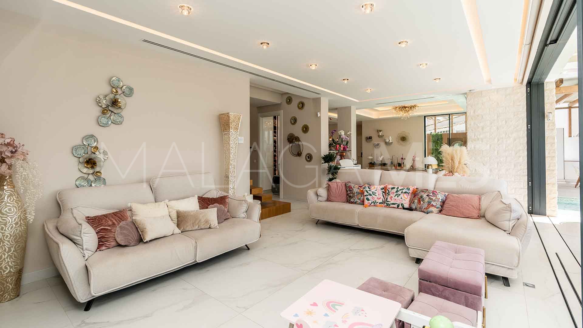 Villa for sale in El Chaparral