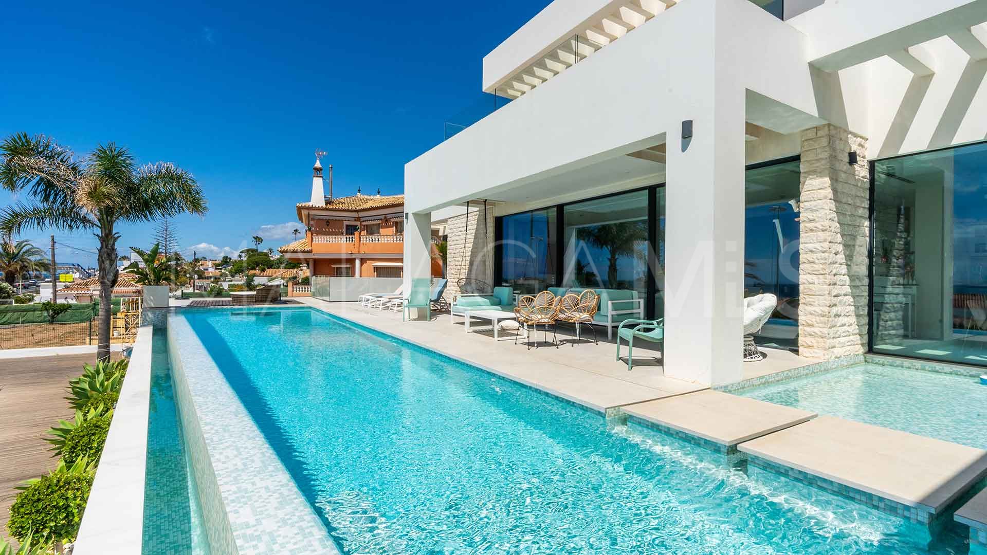 Villa for sale in El Chaparral