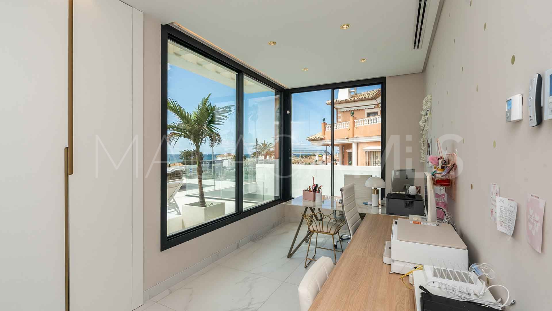 Villa for sale in El Chaparral