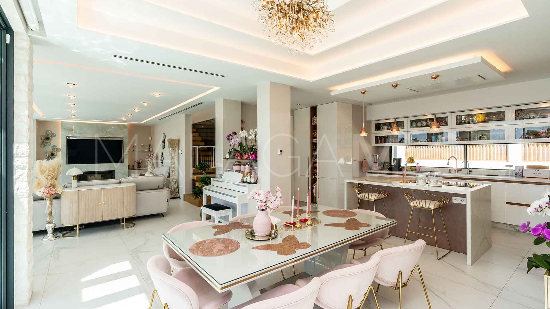 Villa for sale in El Chaparral