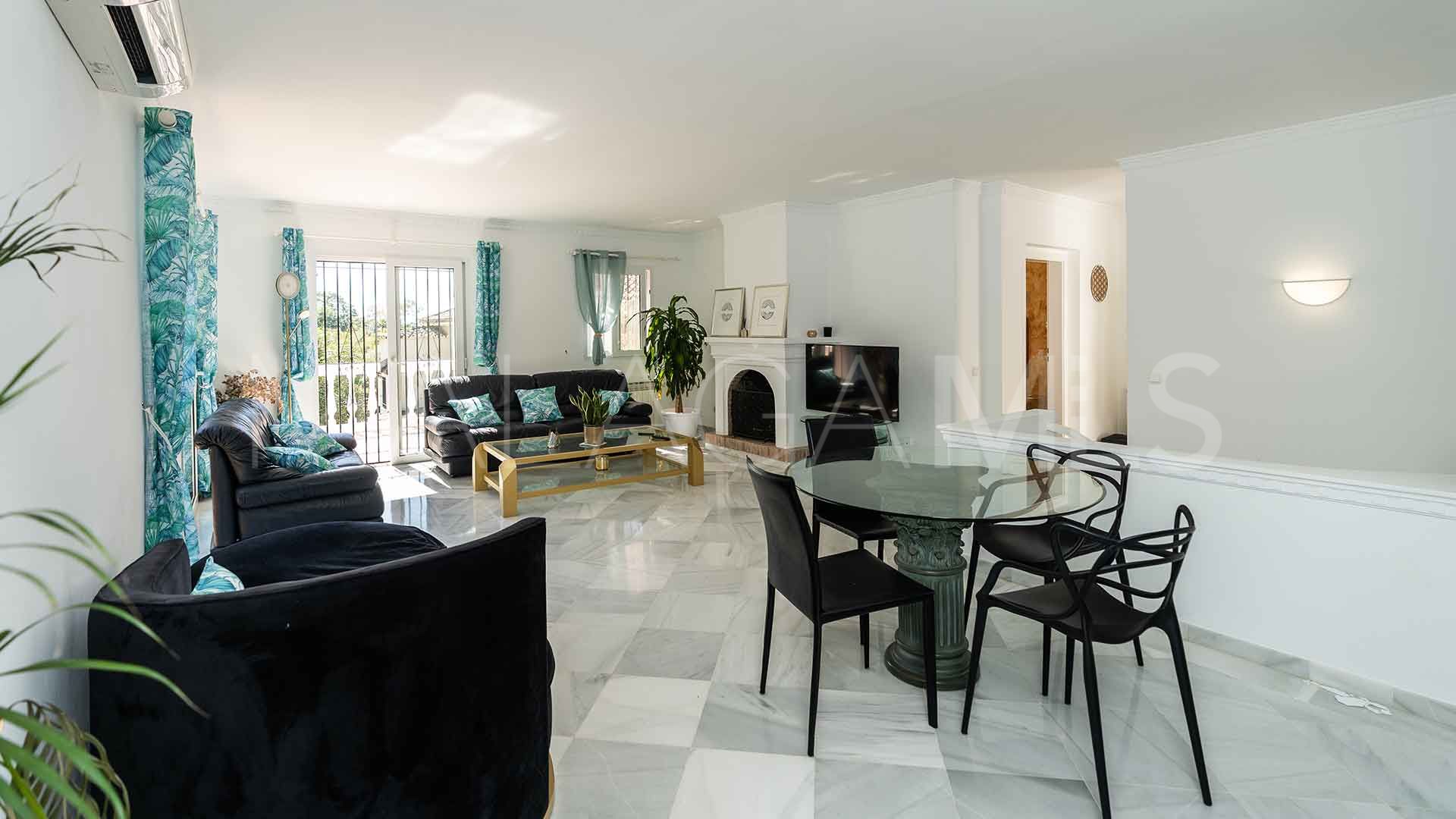 Villa for sale in Marbella Hill Club
