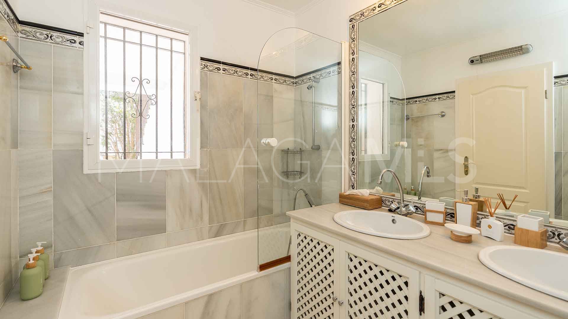 Villa for sale in Marbella Hill Club