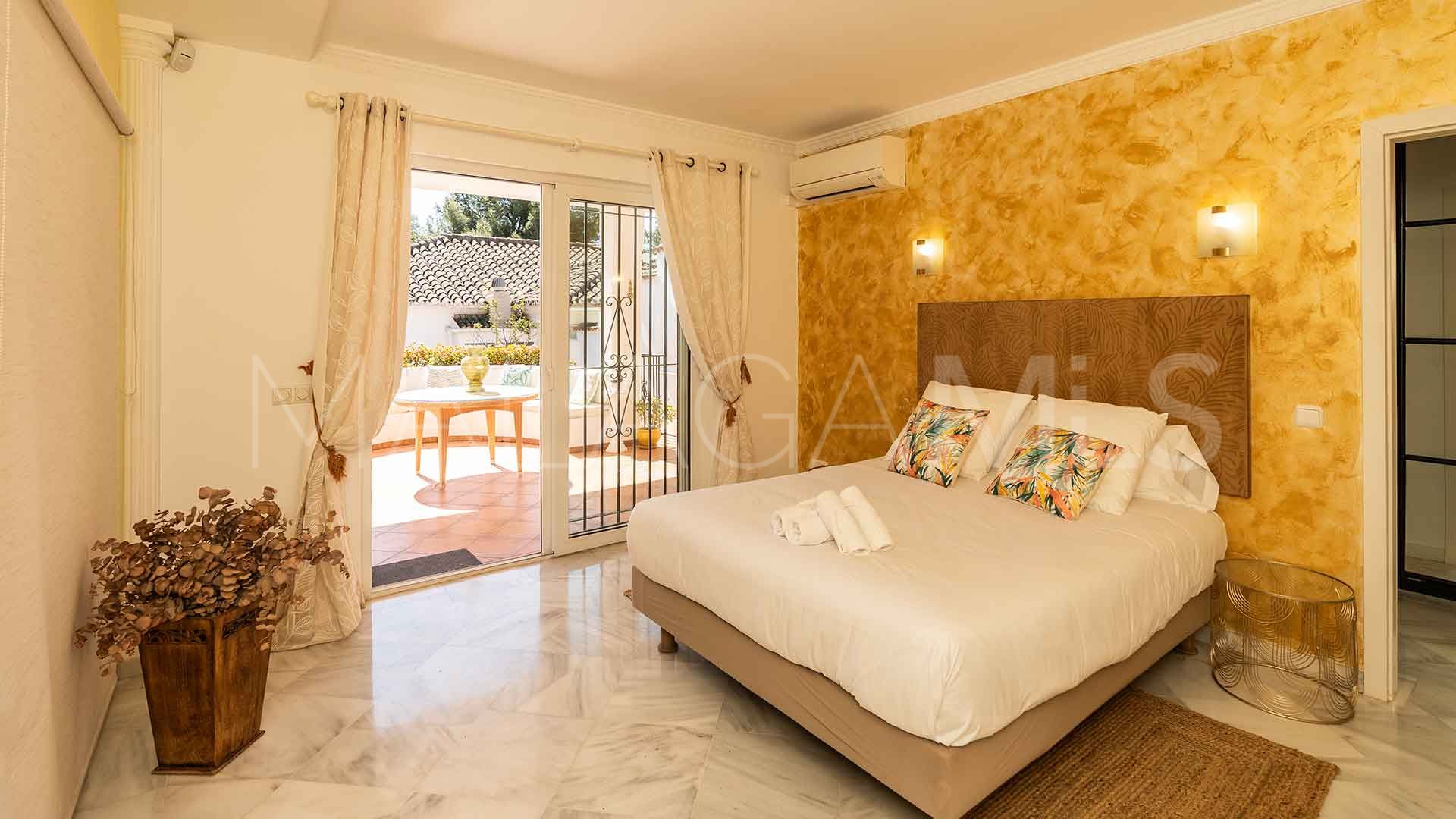 Villa for sale in Marbella Hill Club