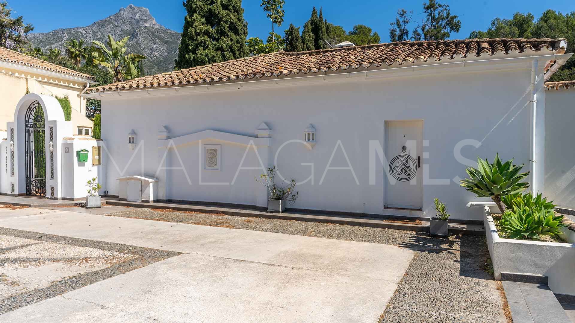 Villa for sale in Marbella Hill Club