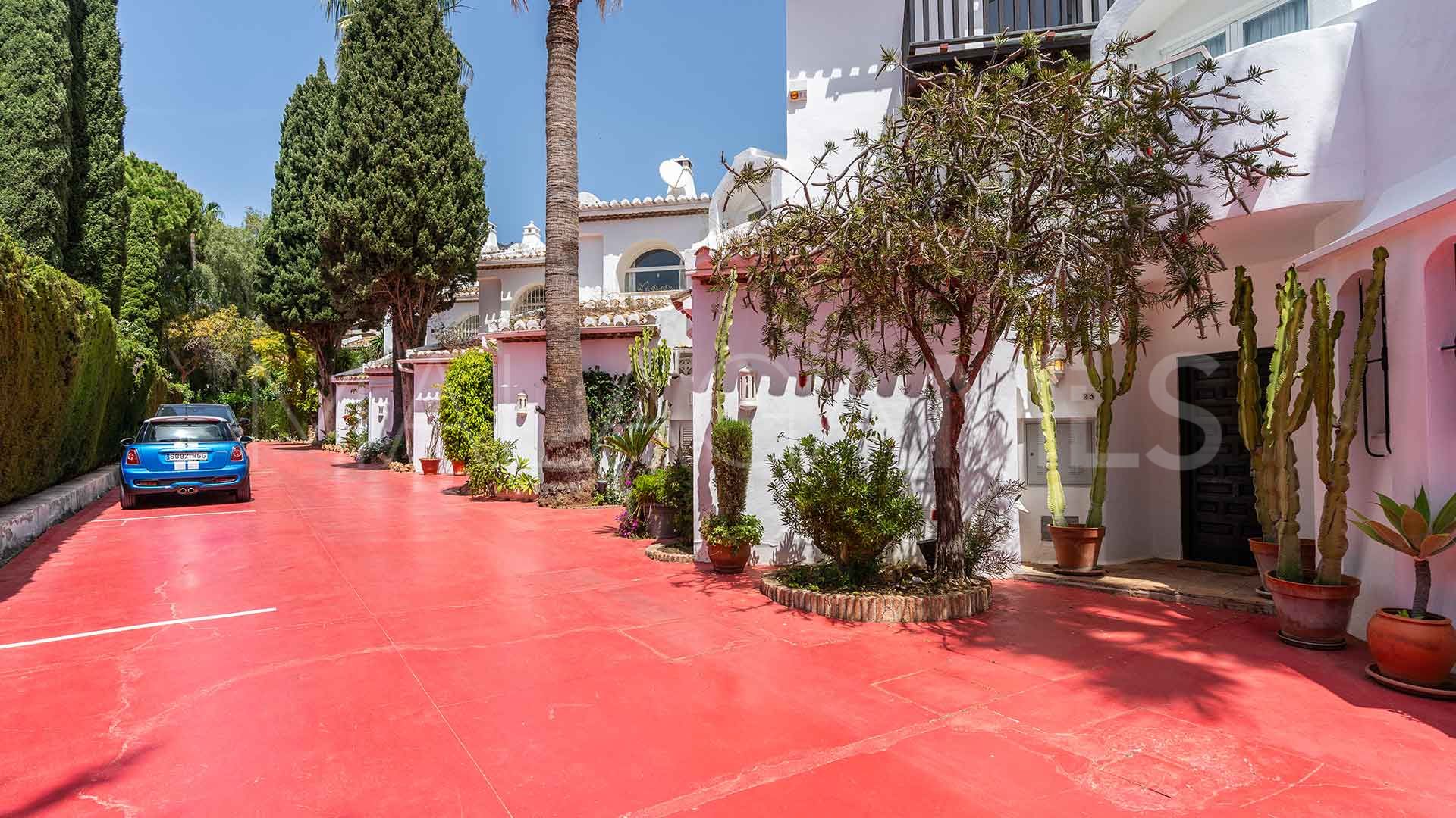 Radhus for sale in Marbella Golden Mile