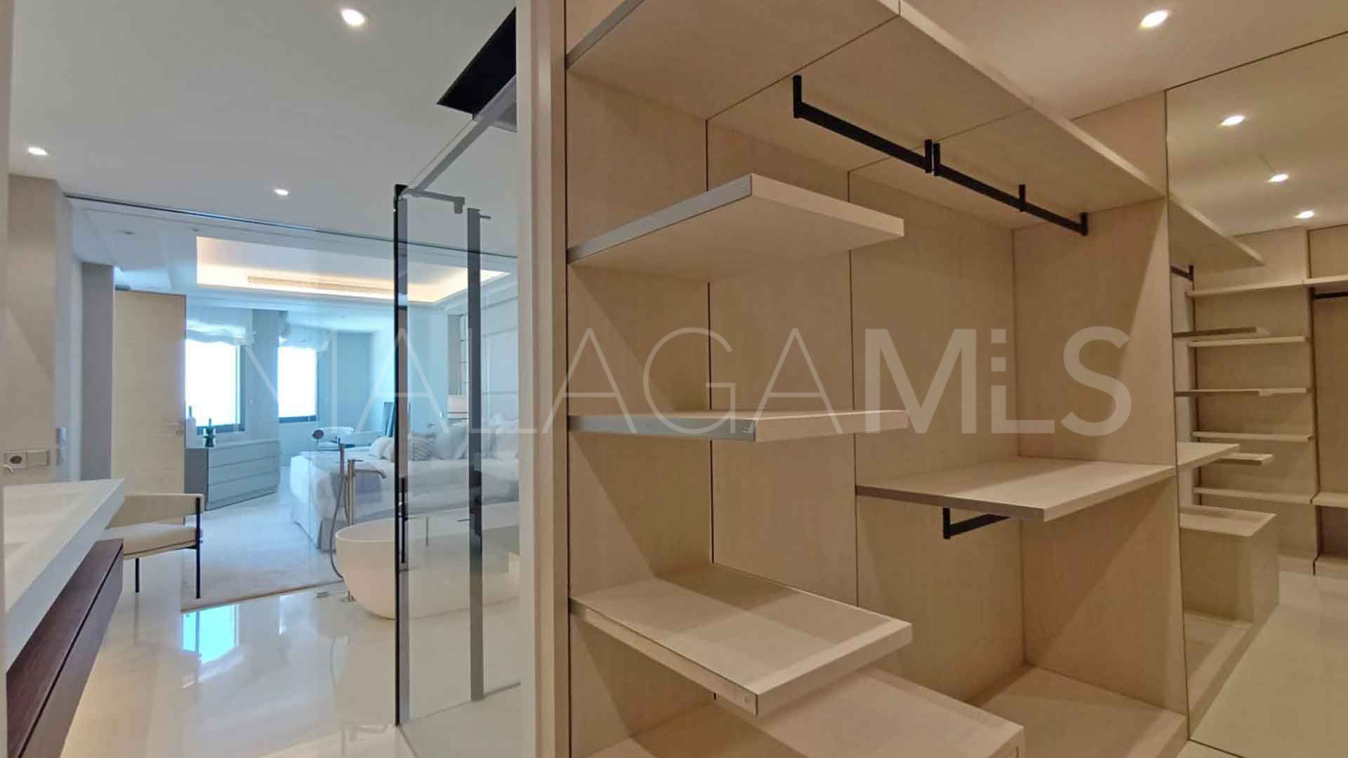 For sale apartment in Marbella - Puerto Banus with 4 bedrooms