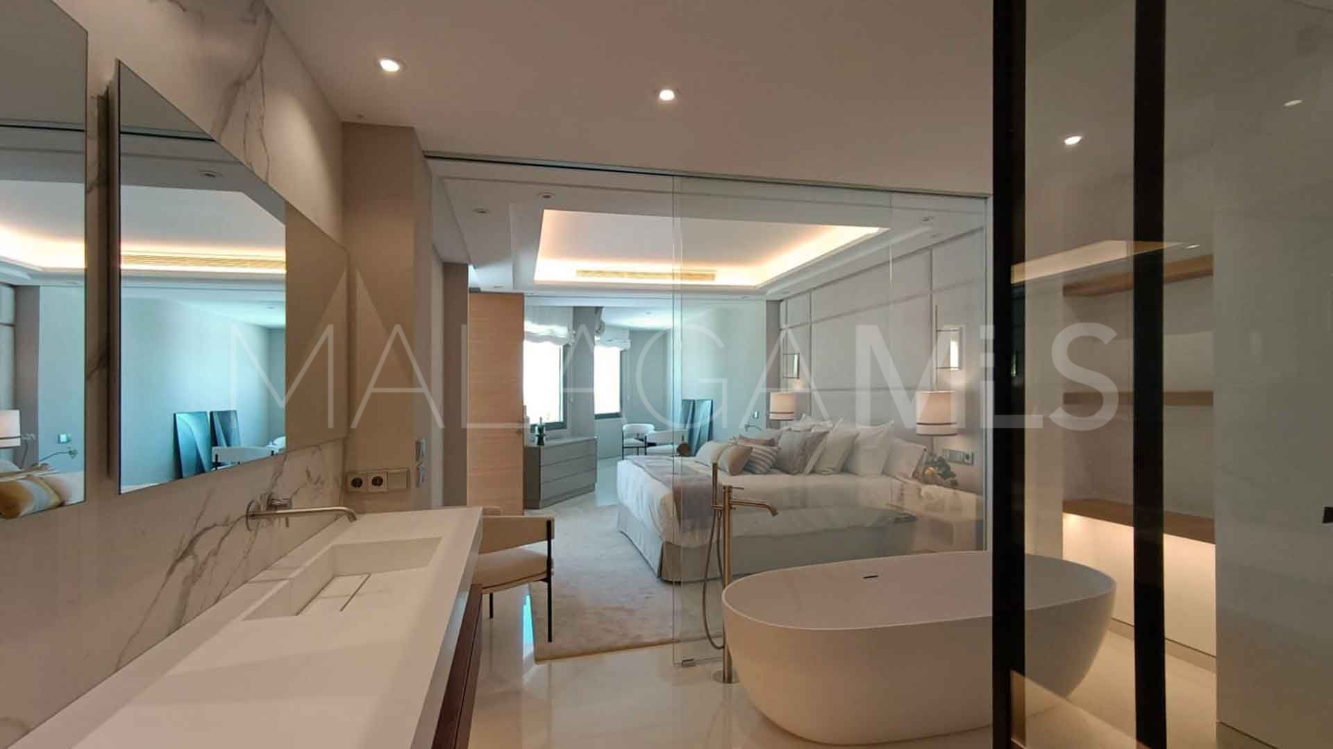 For sale apartment in Marbella - Puerto Banus with 4 bedrooms