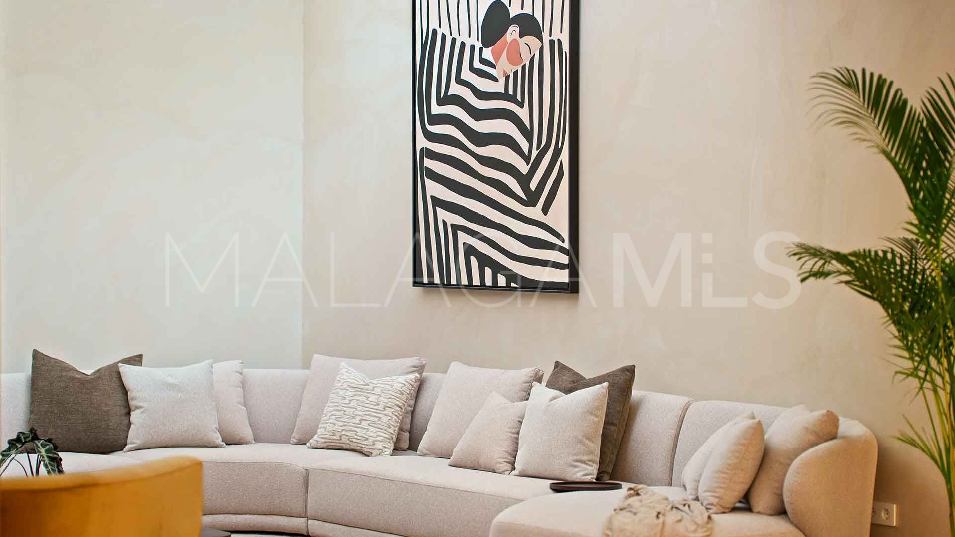 For sale villa with 5 bedrooms in Nueva Andalucia