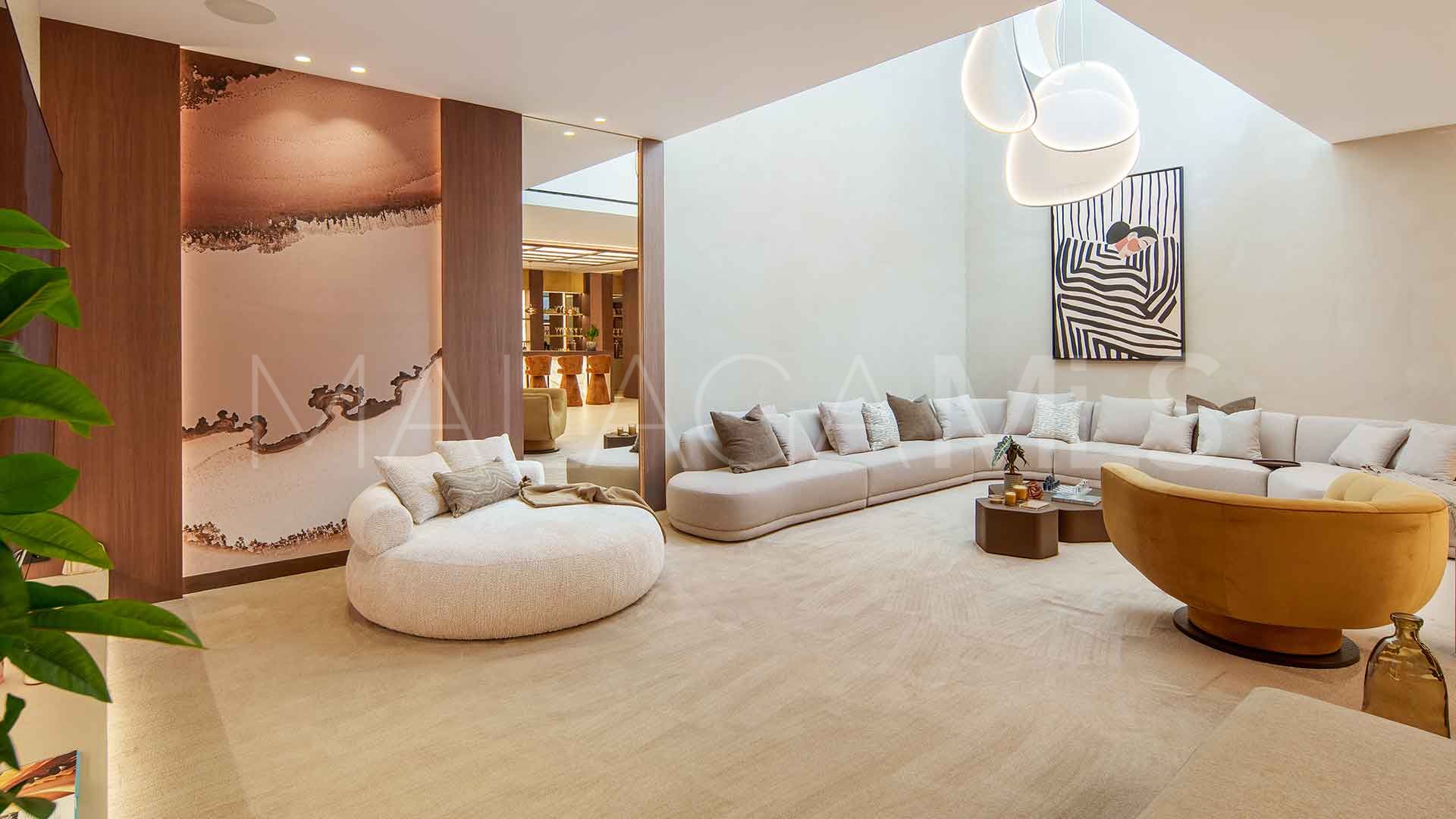 For sale villa with 5 bedrooms in Nueva Andalucia