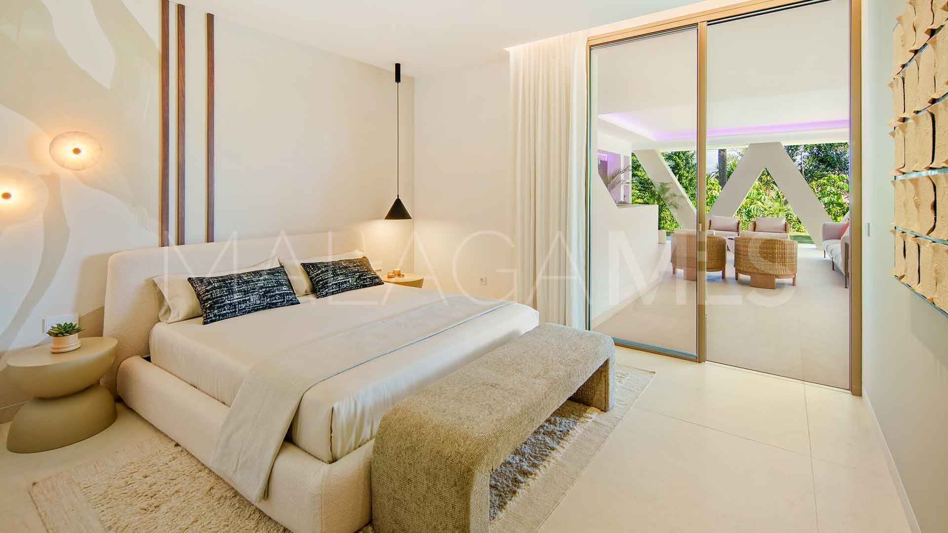 For sale villa with 5 bedrooms in Nueva Andalucia