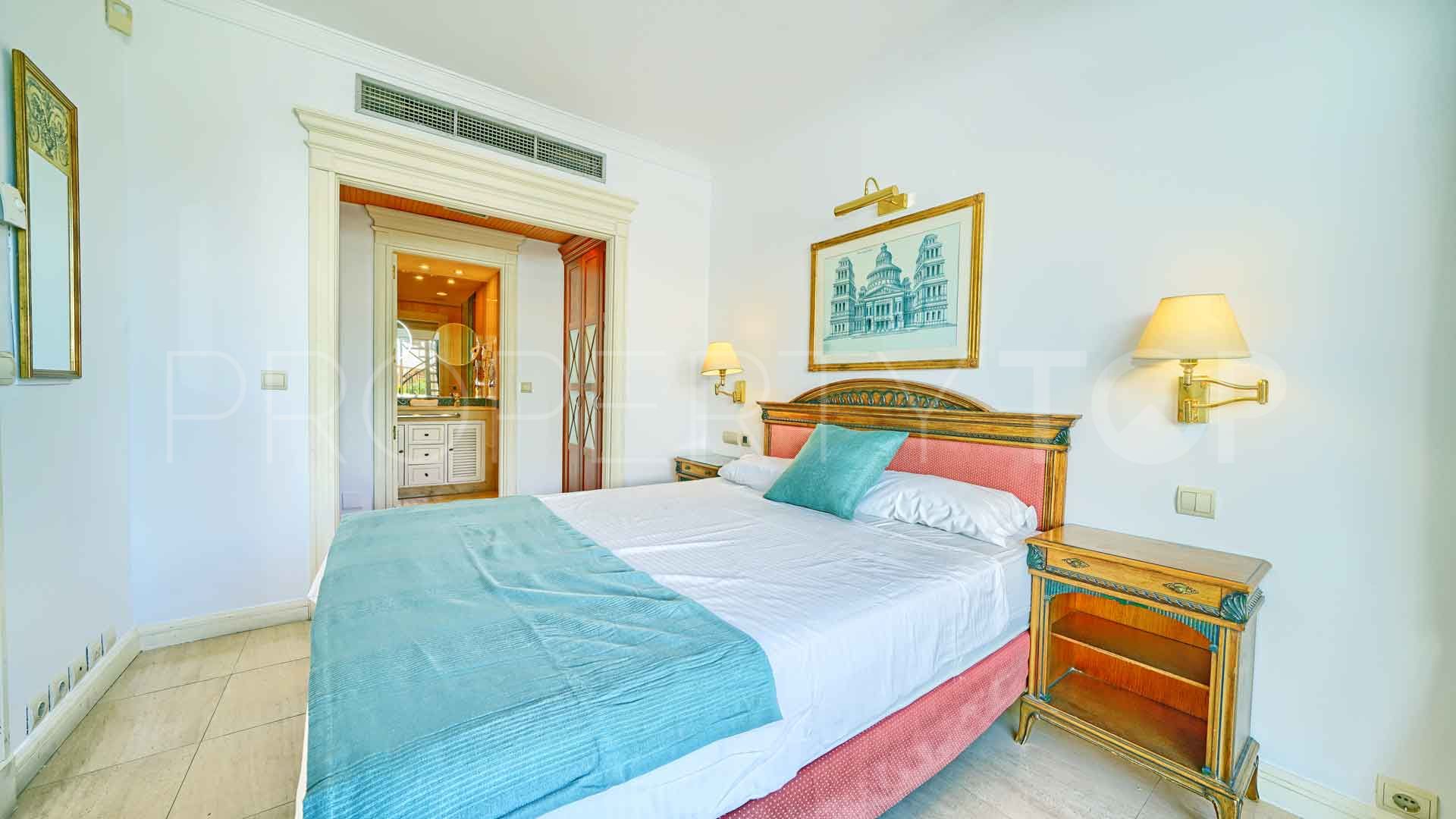 Se vende atico duplex en Marbella Golden Mile de 3 dormitorios