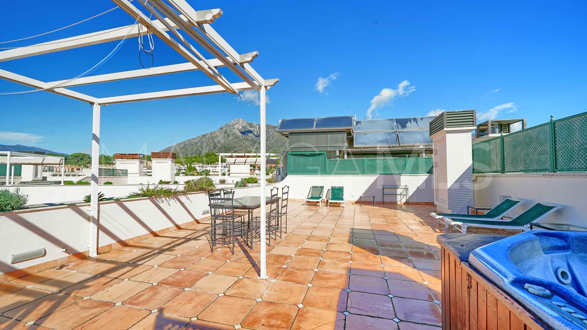 Zweistöckiges penthouse for sale in Marbella Goldene Meile