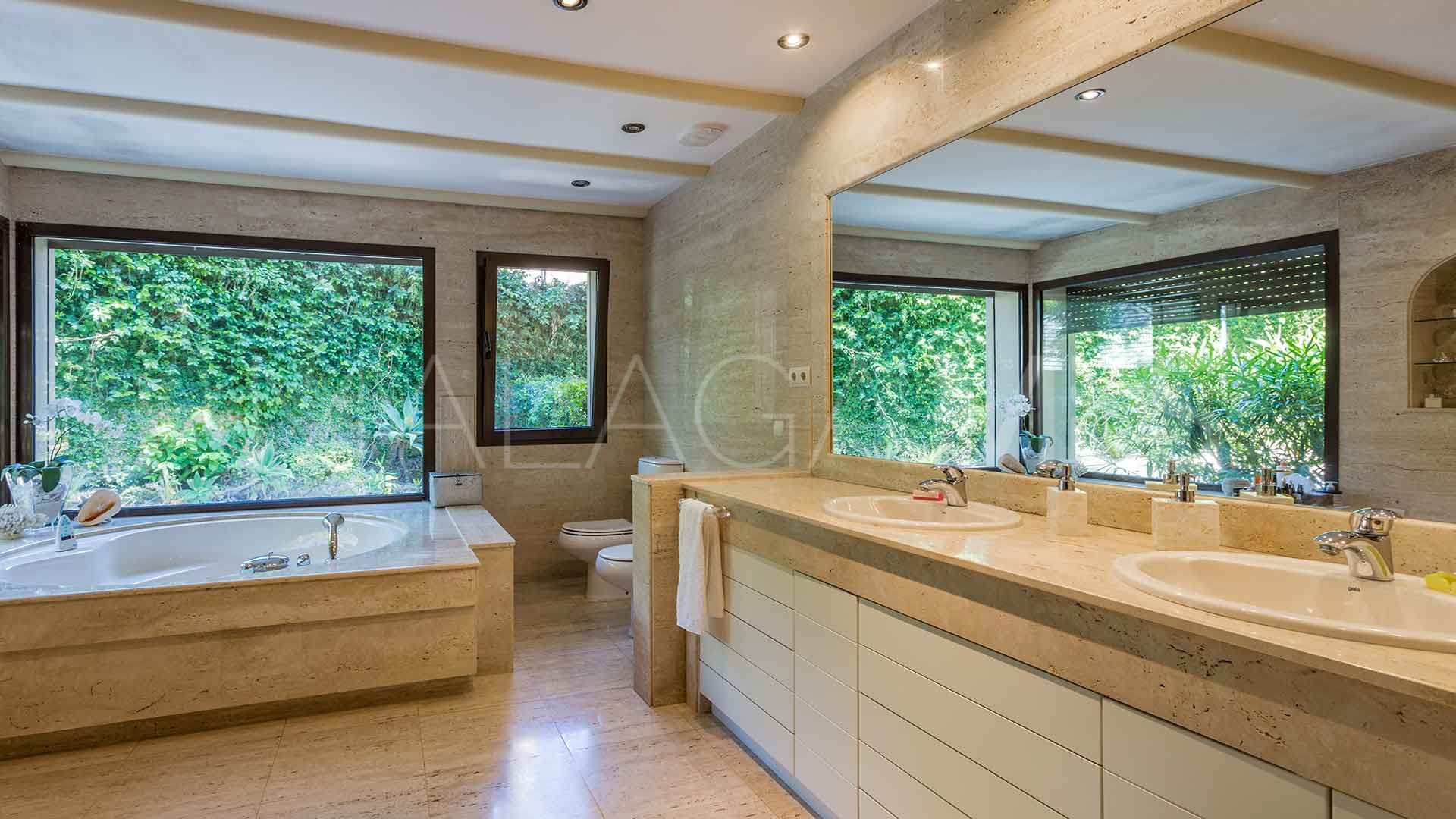 Villa for sale in Rio Real Golf